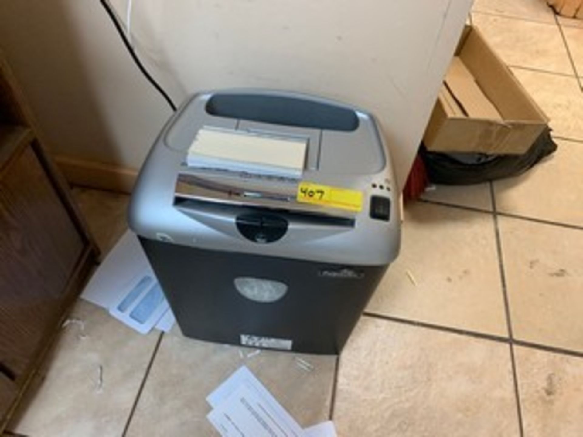 FELLOWES SHREDDER