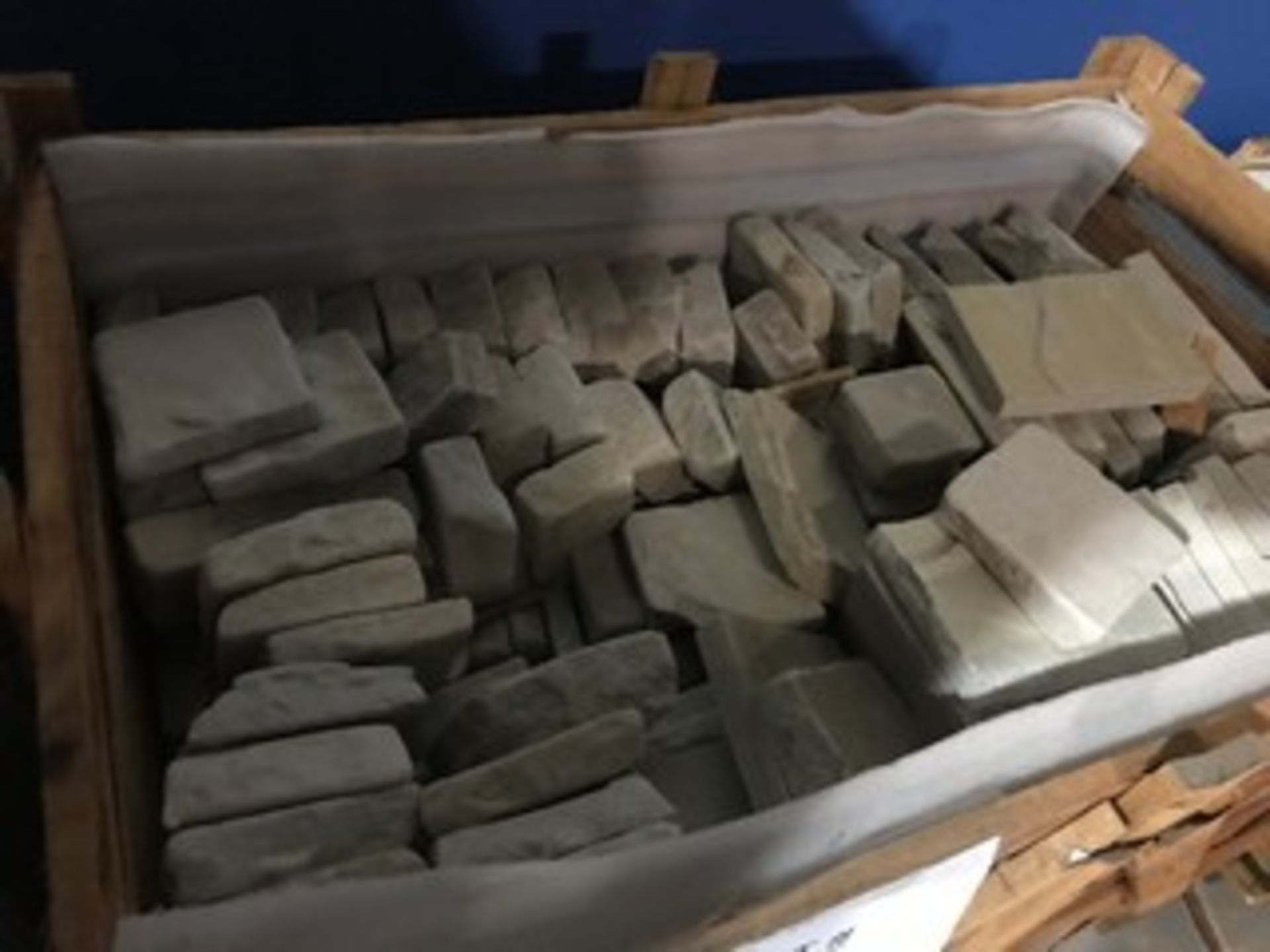 CRATE - INDIAN NATURAL STONE - SANDSTONE - ASSORTED SIZES (1 CRATE) - Image 2 of 2