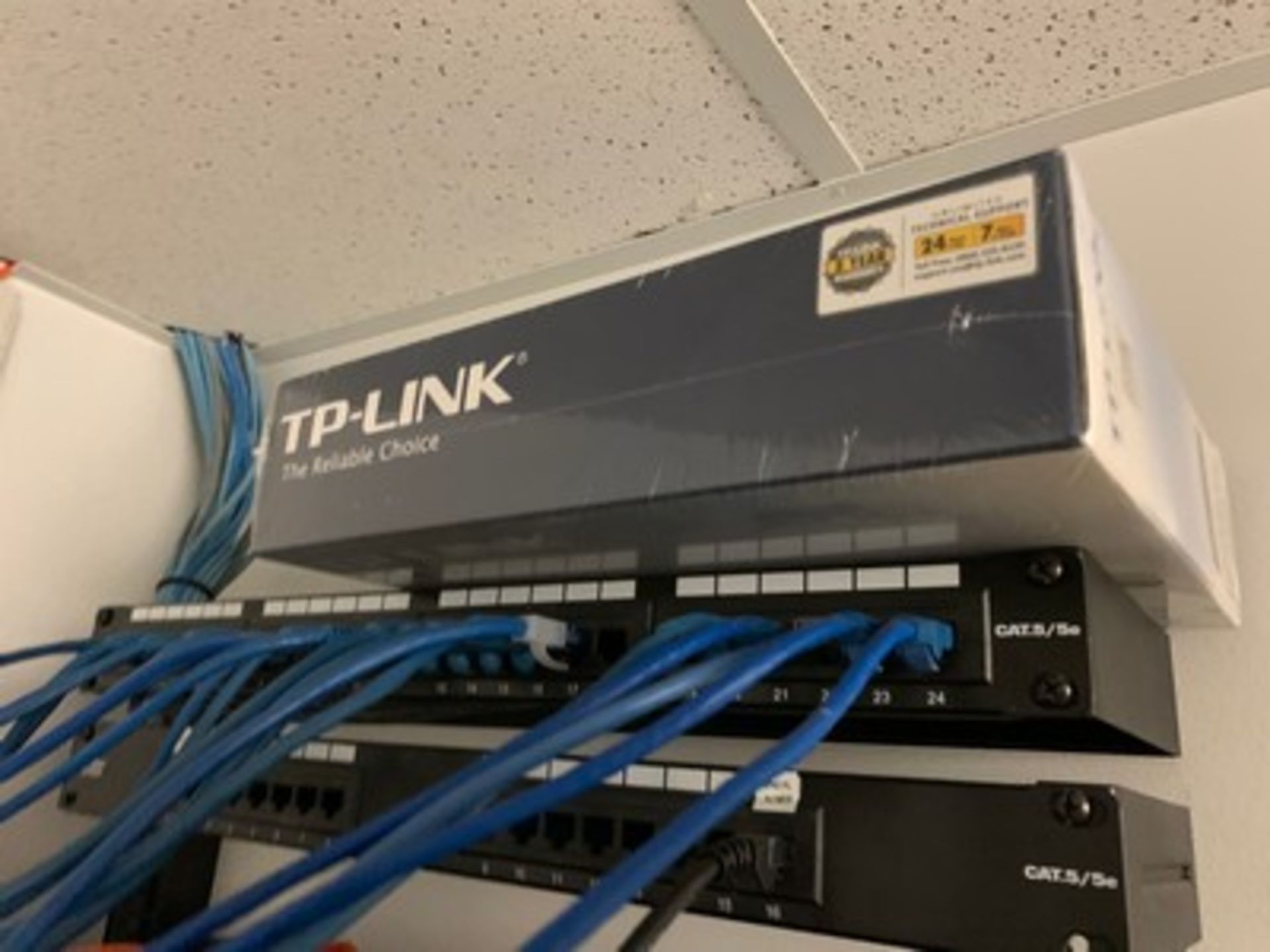 RACK WITH CONTENTS (TP-LINK ROUTER IN BOX, 2- CAT-5 SWITCHES, 1- HPE 1920 SERIES SWITCH, 1- - Image 3 of 4