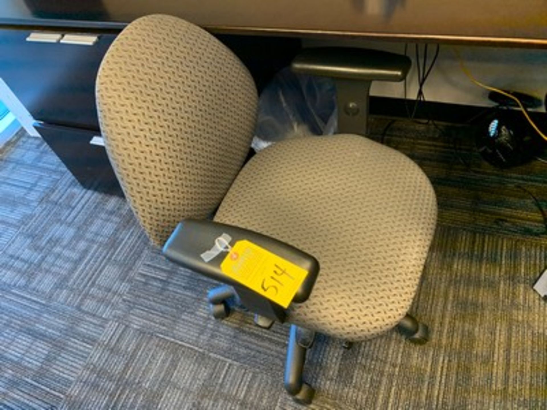GRAY OFFICE CHAIR