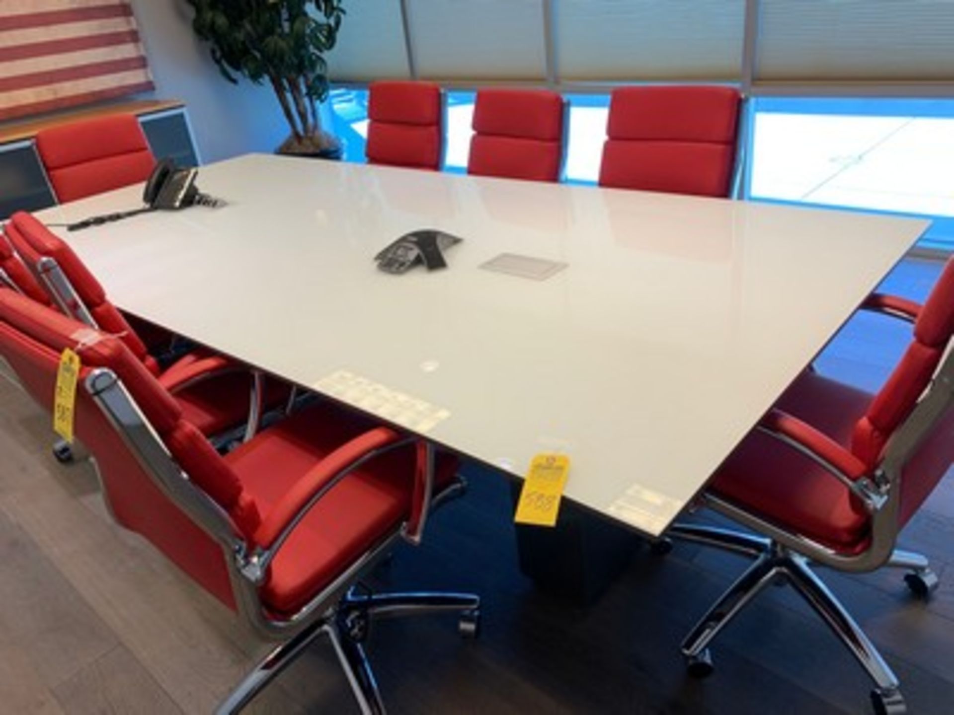 MODERN WHITE CONFERENCE TABLE WITH GLASS TOP