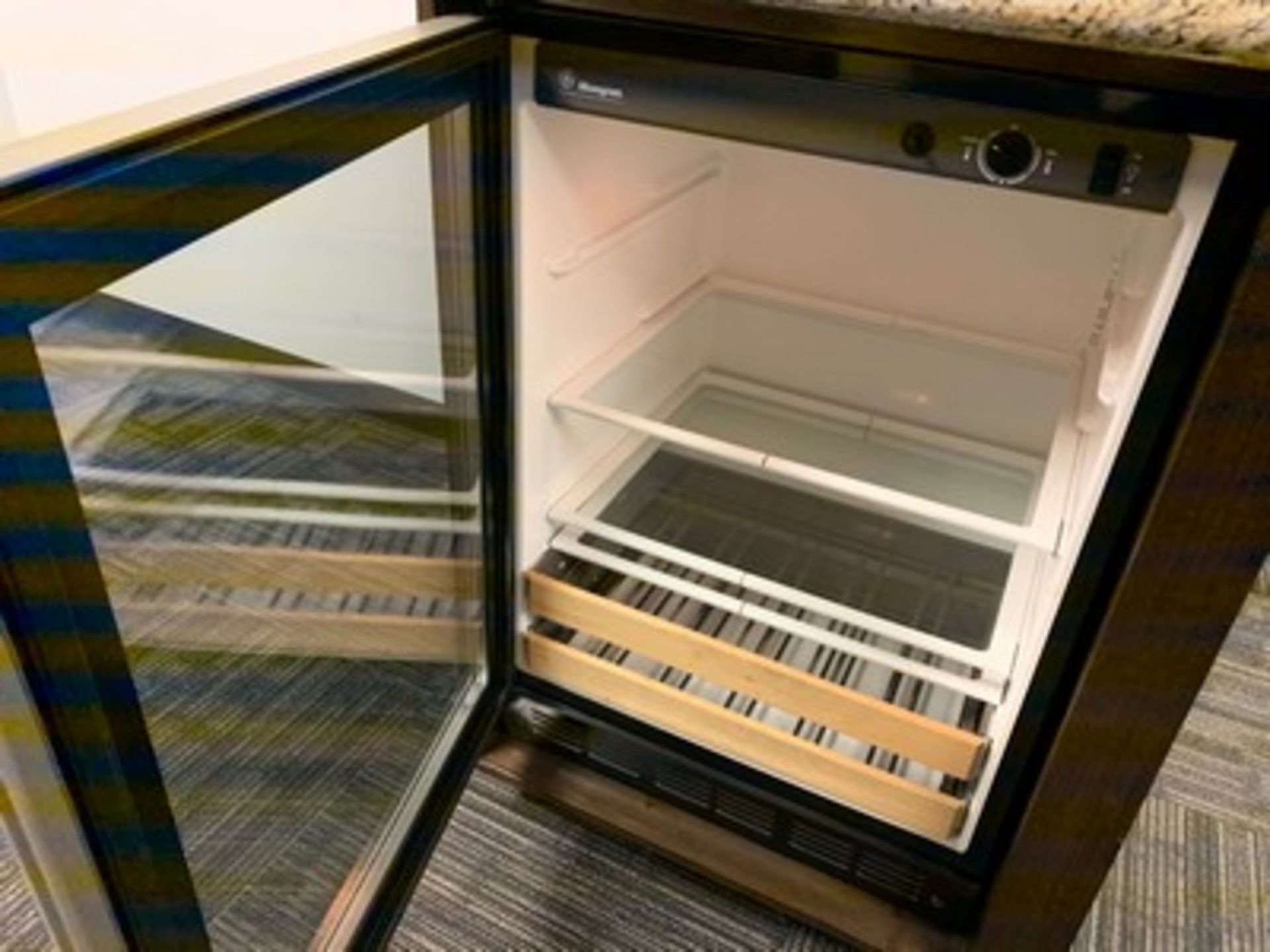 GE STAINLESS STEEL IN-COUNTER COOLER (CABINET NOT INCLUDED) - Image 2 of 2