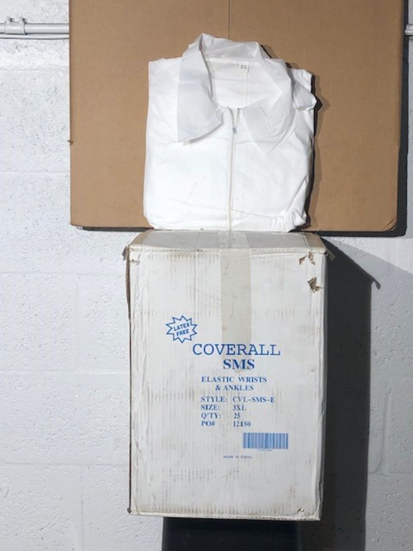 CASES MEDLINE TYVEK COVERALLS - STR THUMB LOOP BOOT (REG1055WHMDCS) - Image 2 of 2