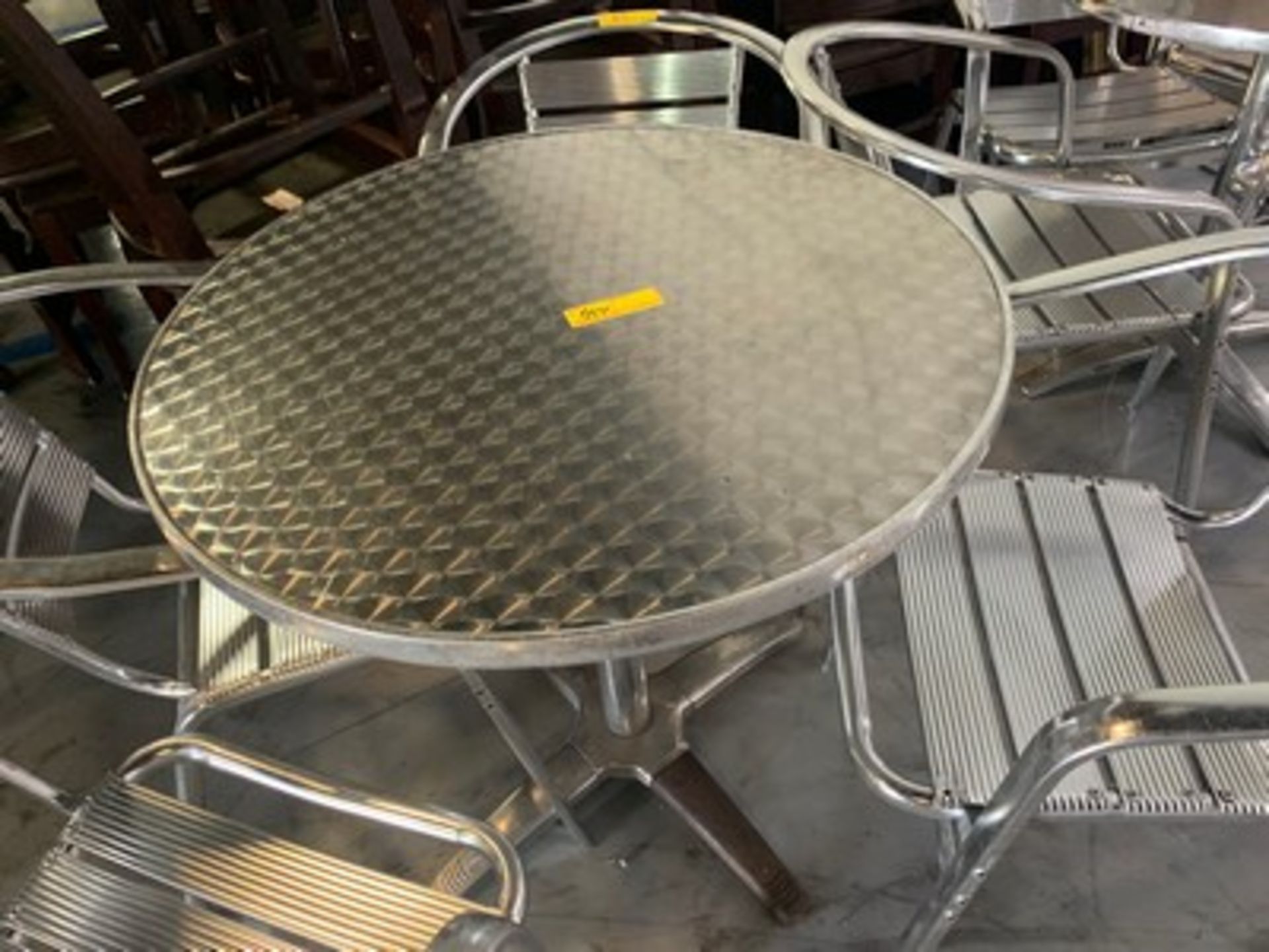 ROUND ALUMINUM TABLE - 30''