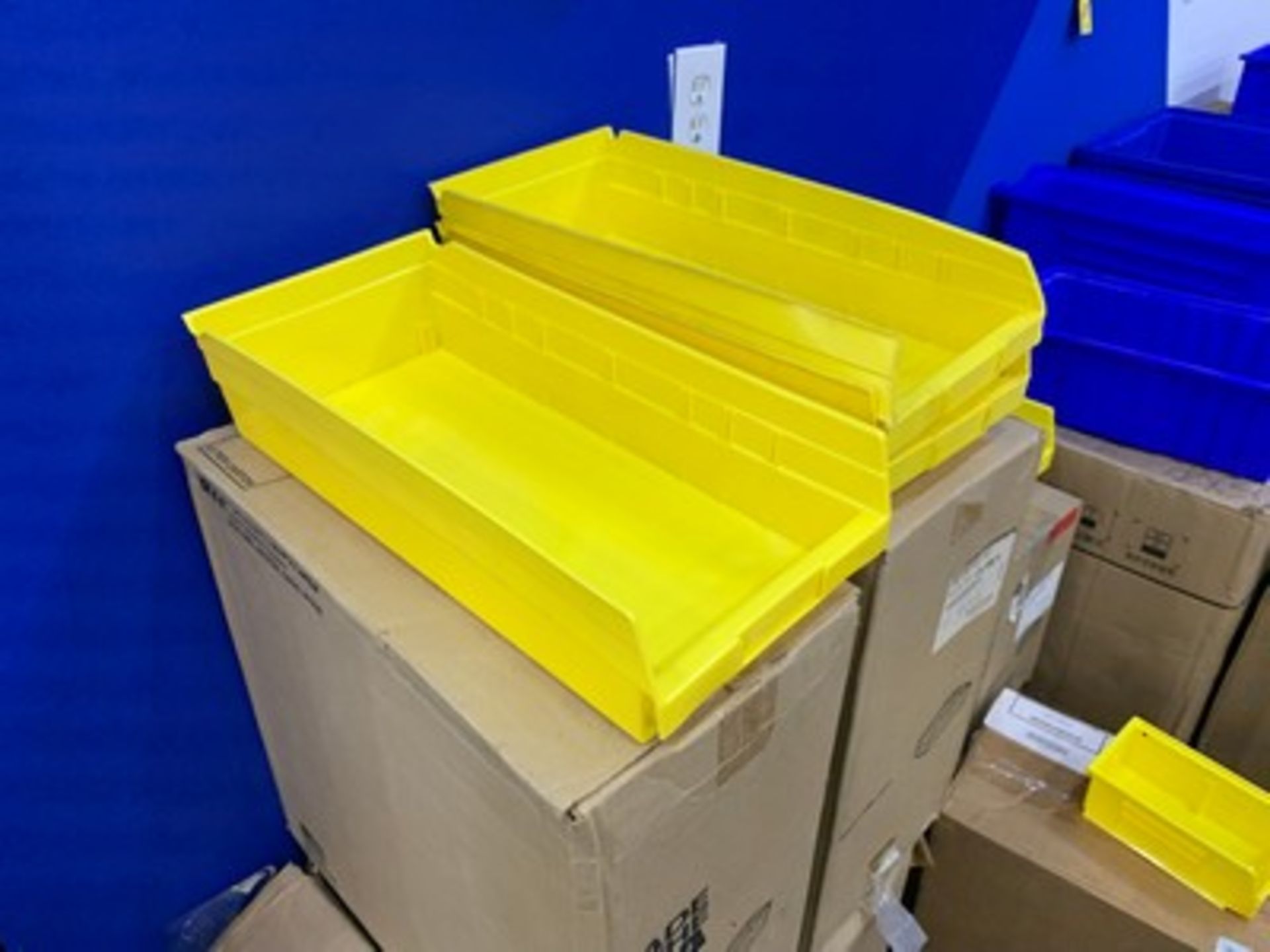 ASSORTED SIZE YELLOW BINS - Image 2 of 3