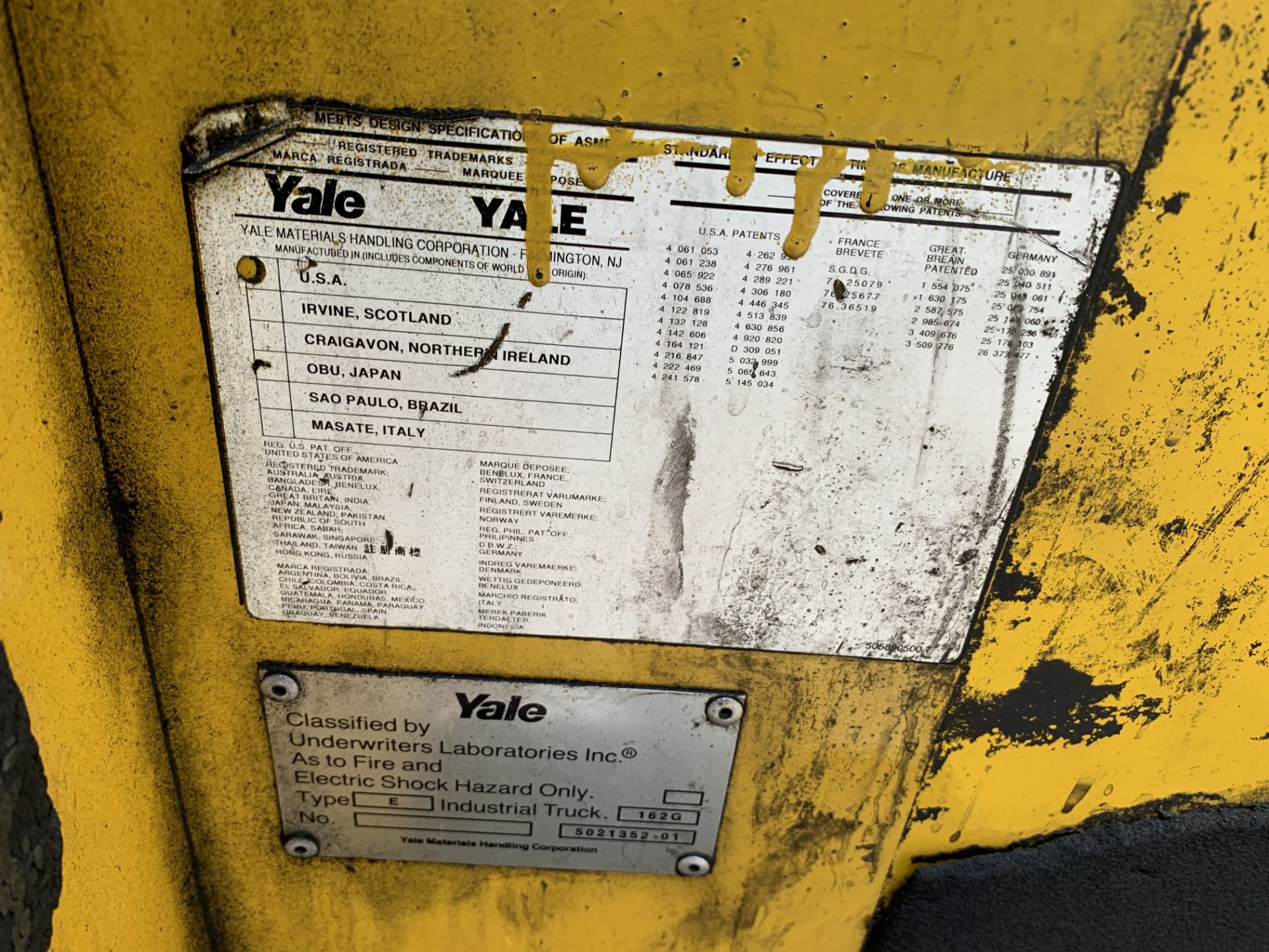 YALE NDR030AENM24TE095 REACH TRUCK / FORKLIFT - ELECTRIC / 3000LB CAPACITY / YELLOW / SERIAL No. - Image 7 of 7