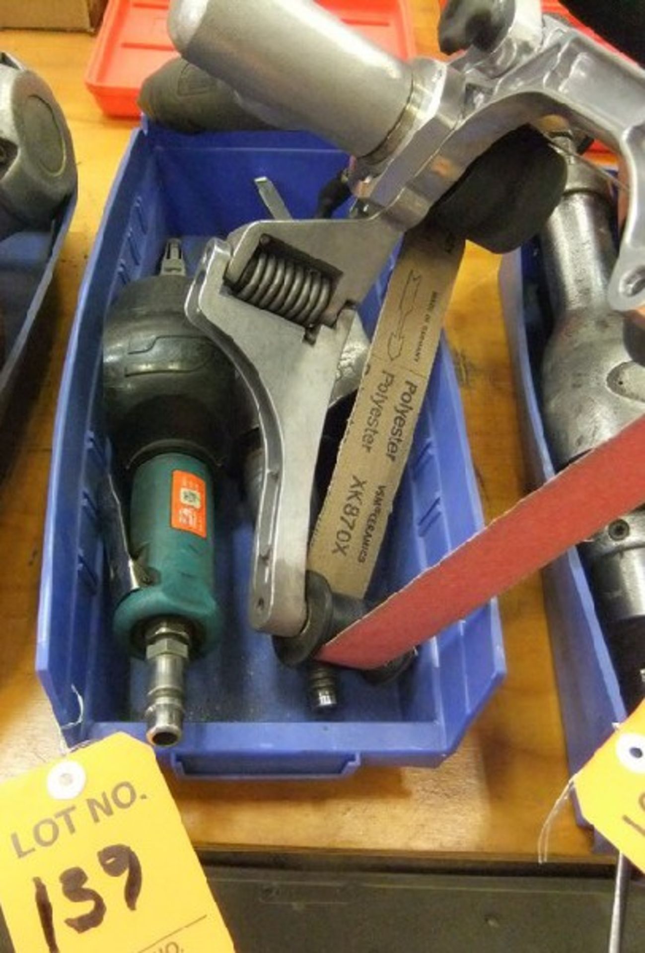 LOT: AIR POWERED GRINDING & SANDING TOOLS