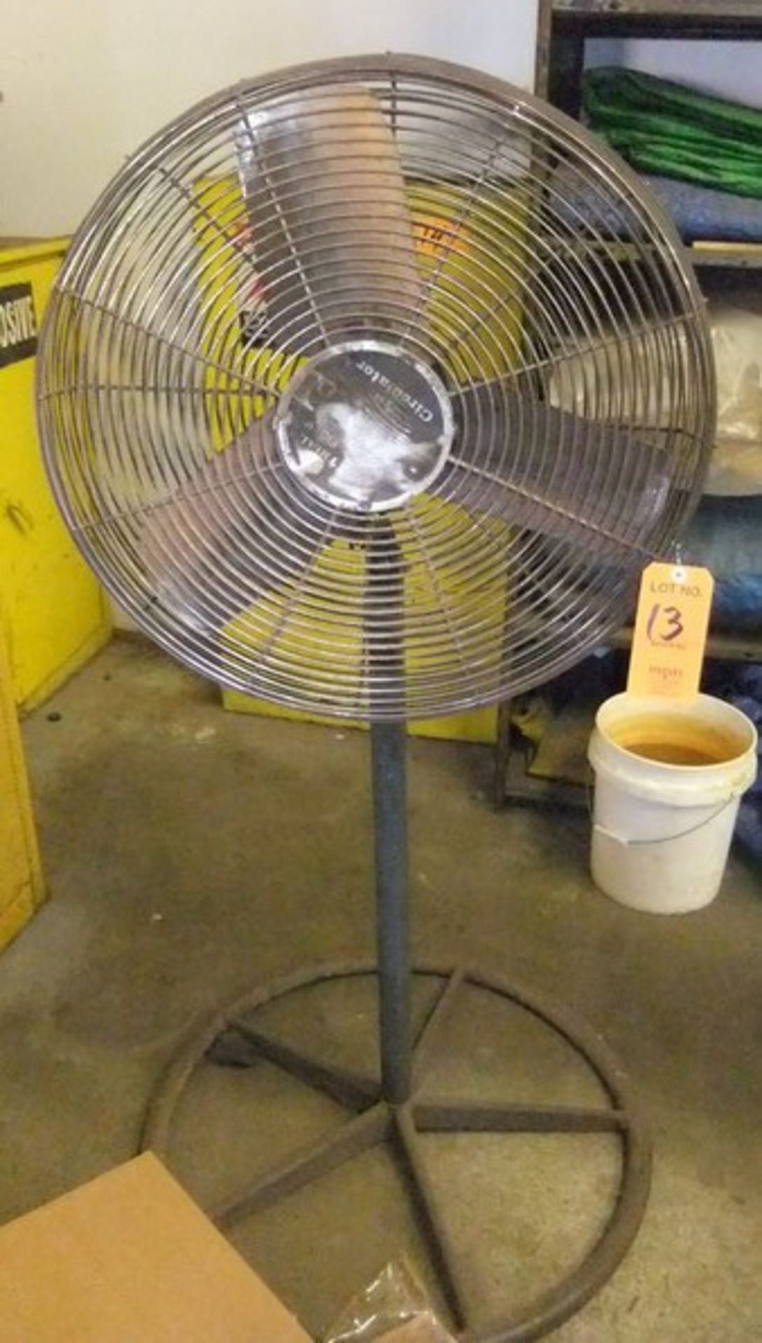 FLOOR FAN