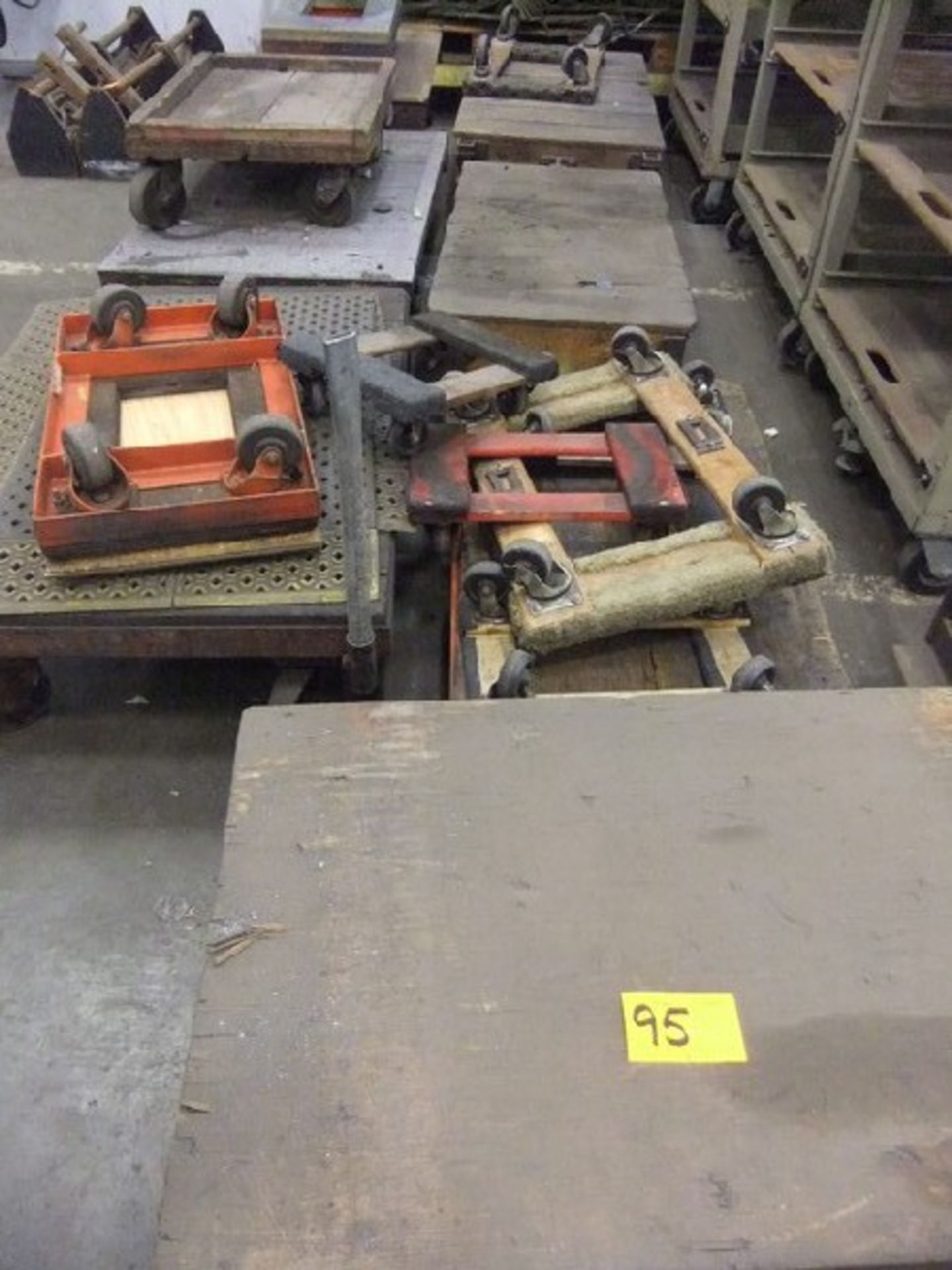 LOT: SHOP CARTS