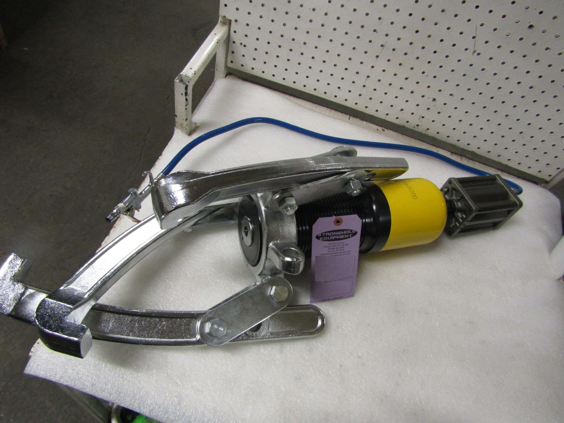 model EPHR200 Pneumatic / Air over Hydraulic Bearing Puller with 50 ton capacity MINT