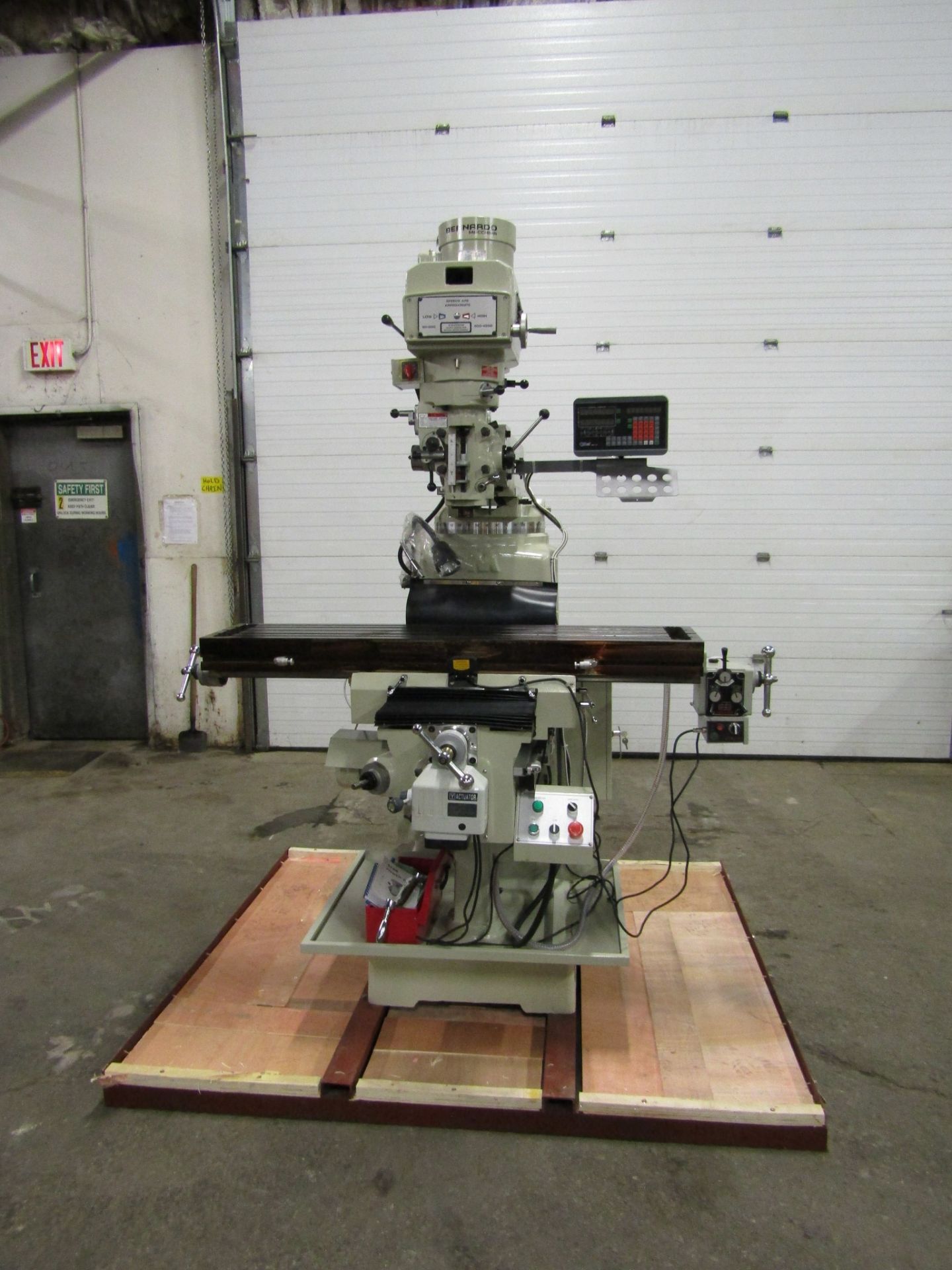 Bernardo MINT / UNUSED Milling Machine with Full Power Feed Table on ALL AXIS (X, Y and Z) 54" x 12"