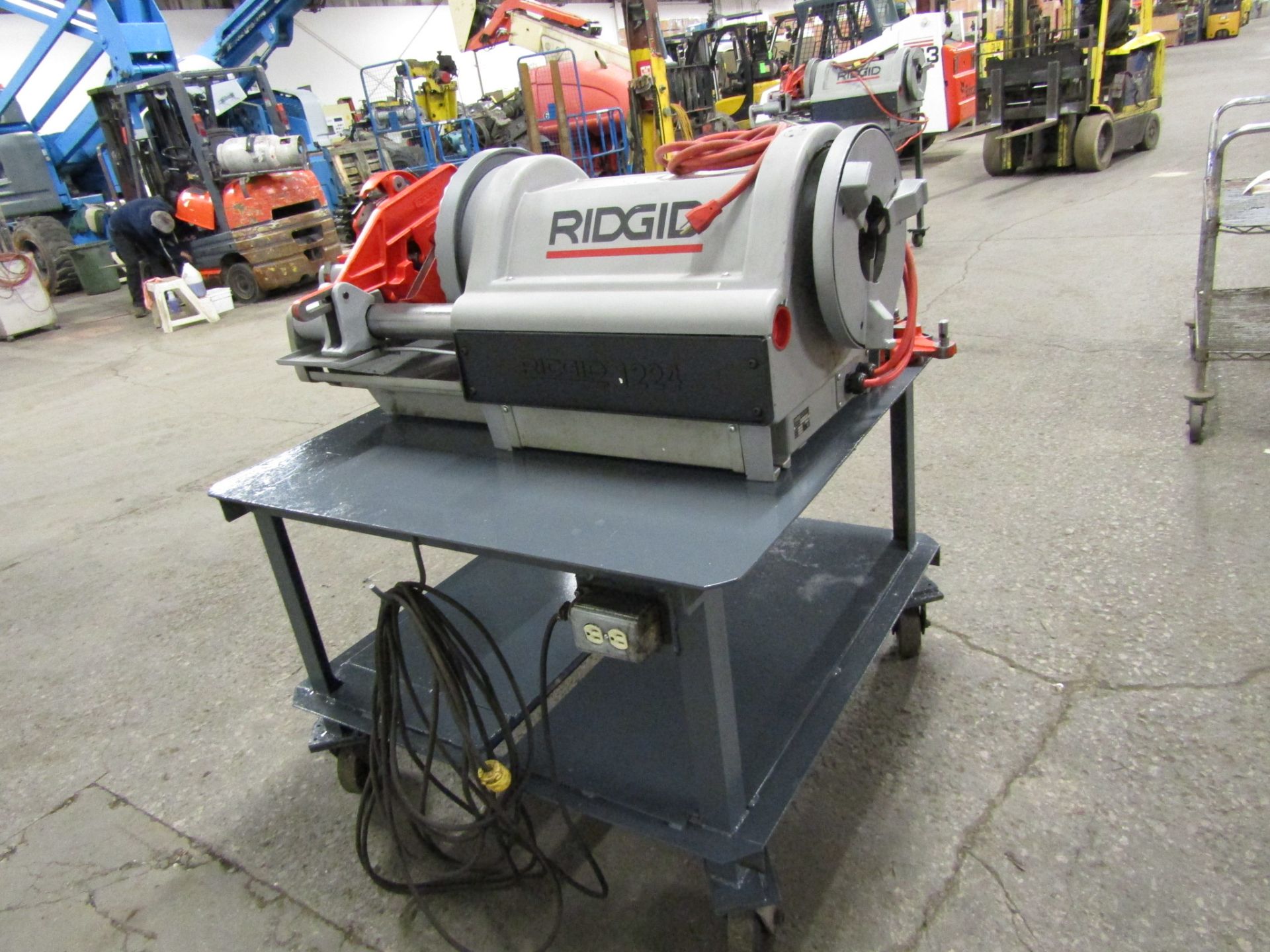 Ridgid 1224 Pipe Threader with 1/8" to 4" capacity w dies - complete like new with cutter die reamer - Image 4 of 4