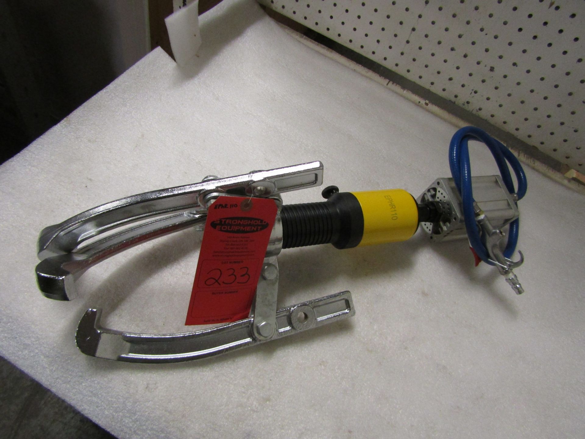 model EPHR110 Pneumatic / Air over Hydraulic Bearing Puller with 10 ton capacity MINT