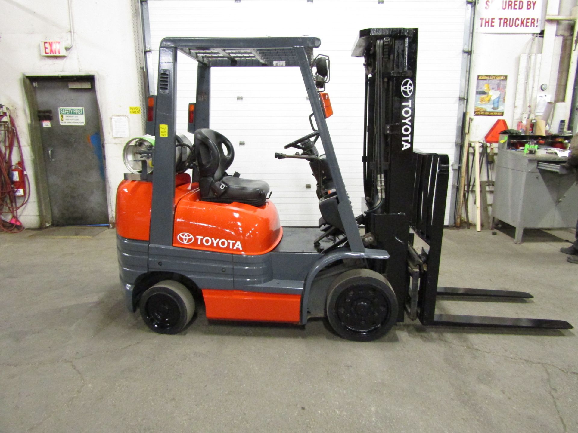 Toyota 5000lbs Capacity Forklift with 3-stage mast and sideshift - LPG (propane) (no propane tank