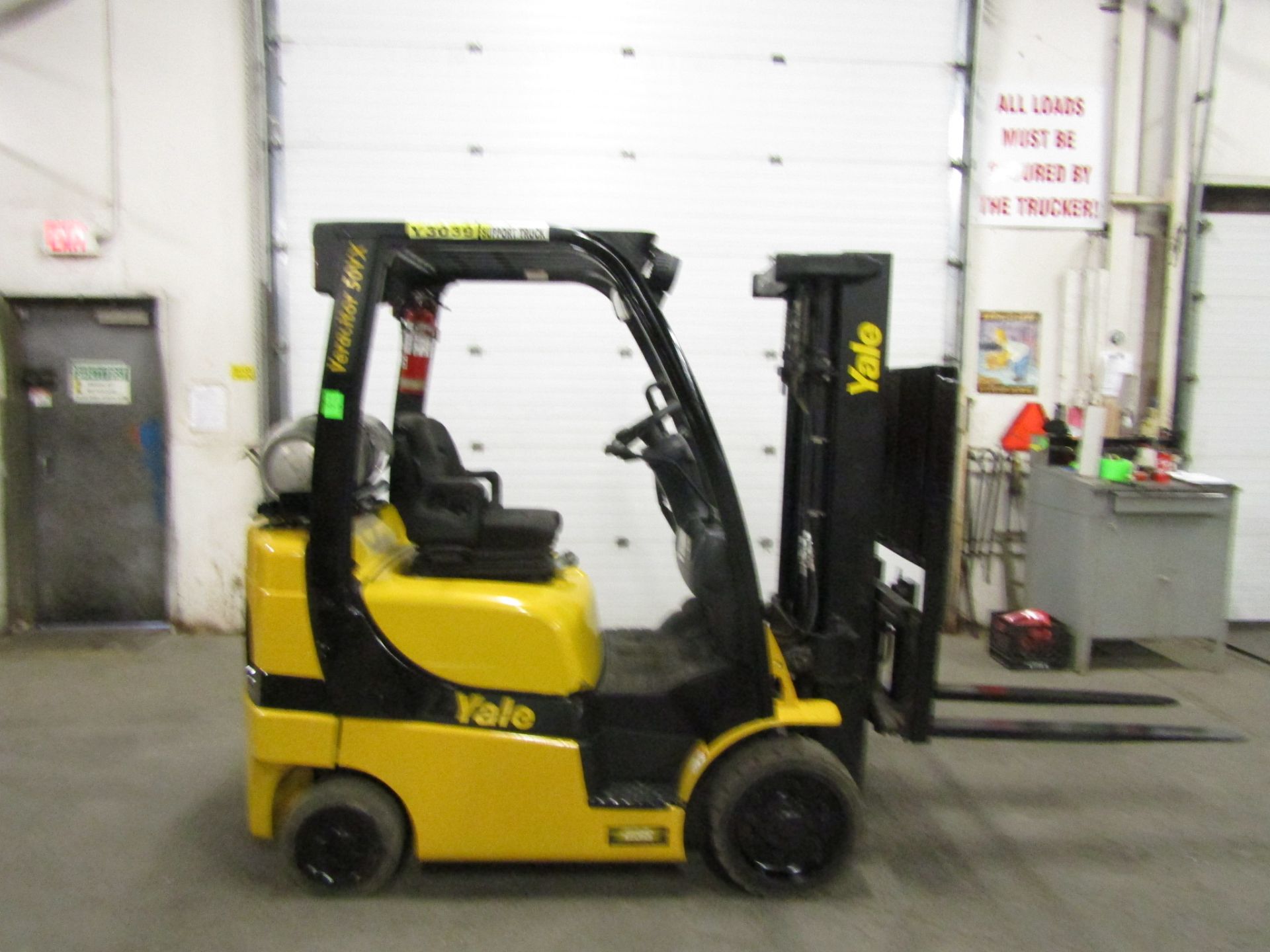 2012 Yale 5000lbs Capacity Forklift with 3-stage mast and sideshift - LPG (propane) (no propane tank - Image 2 of 2