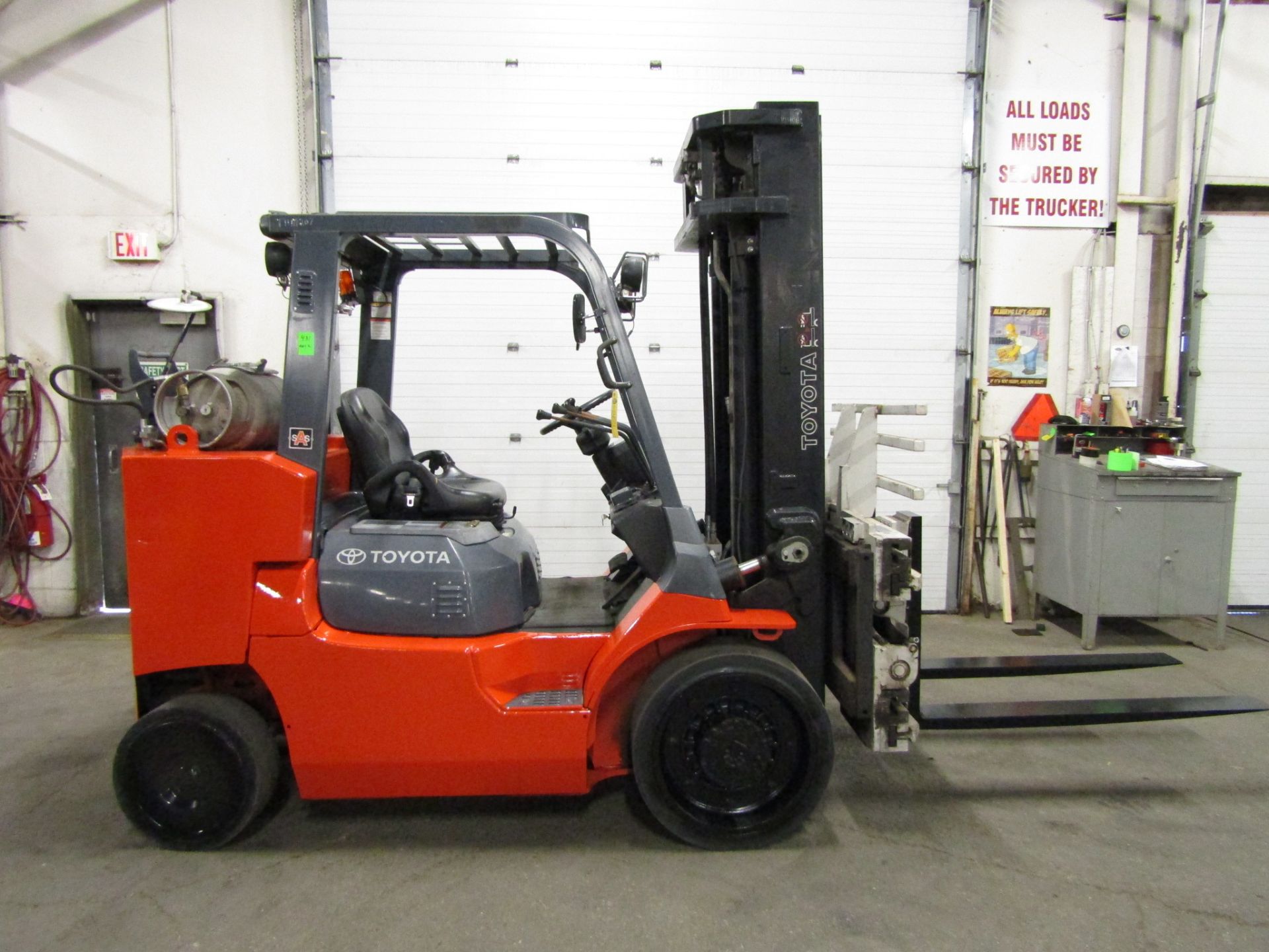 Toyota 12000lbs Capacity Forklift BOX CAR SPECIAL with 3-stage mast and sideshift and fork