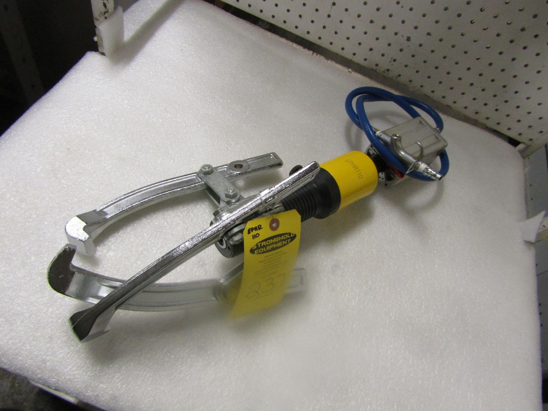 model EPHR110 Pneumatic / Air over Hydraulic Bearing Puller with 10 ton capacity MINT