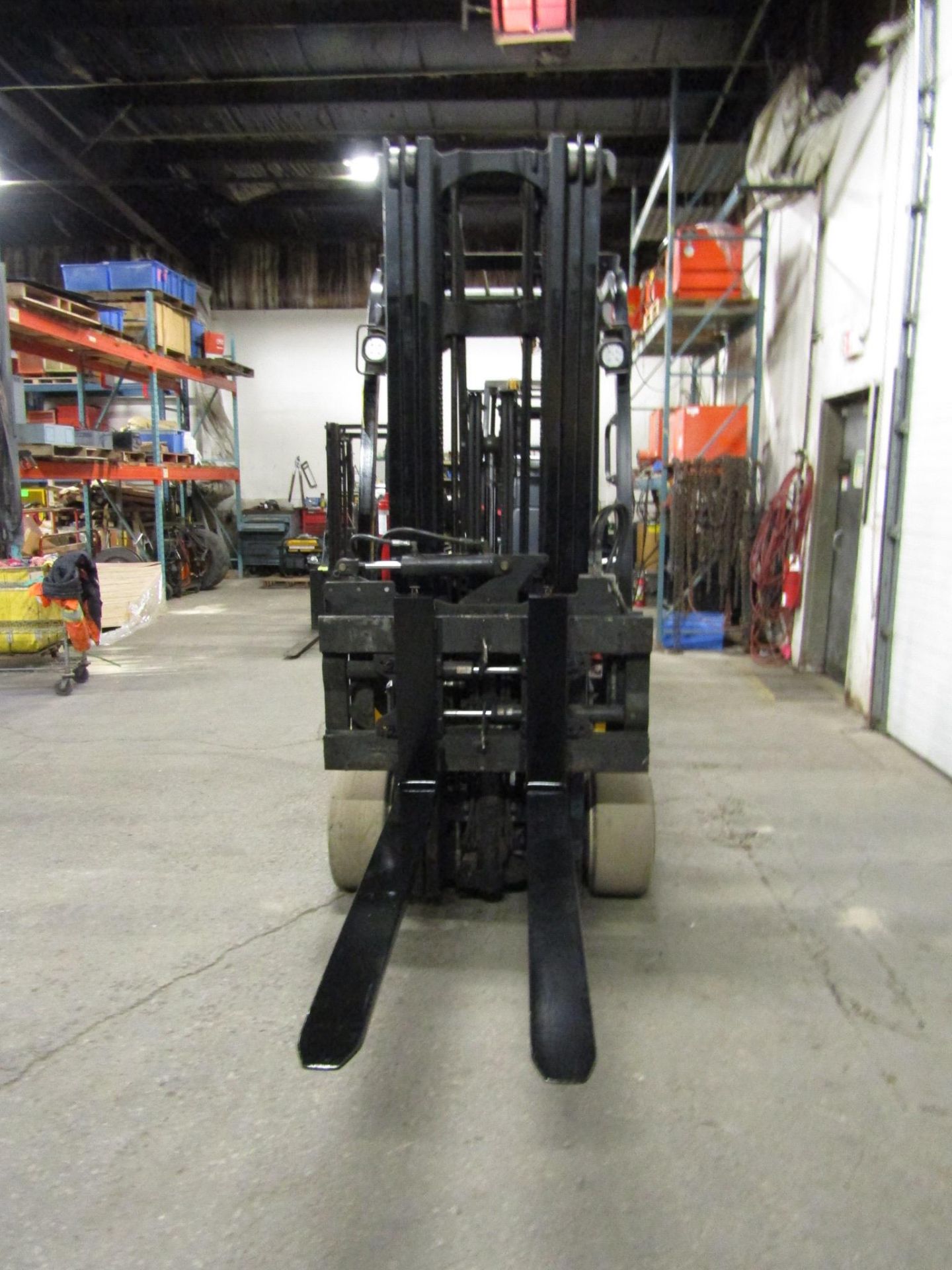 2011 Yale 7000lbs Capacity Forklift with 3-stage mast and sideshift & fork positioner 54" forks - - Image 2 of 2