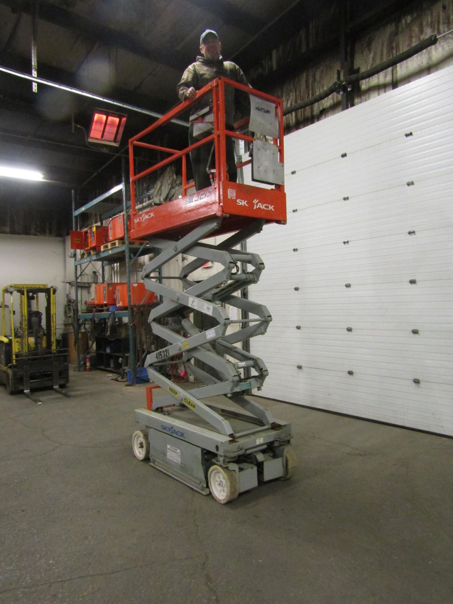 2006 SkyJack III Electric Scissor Lift model 3219 - 19 feet lift with pendant controller only 434 - Image 3 of 5
