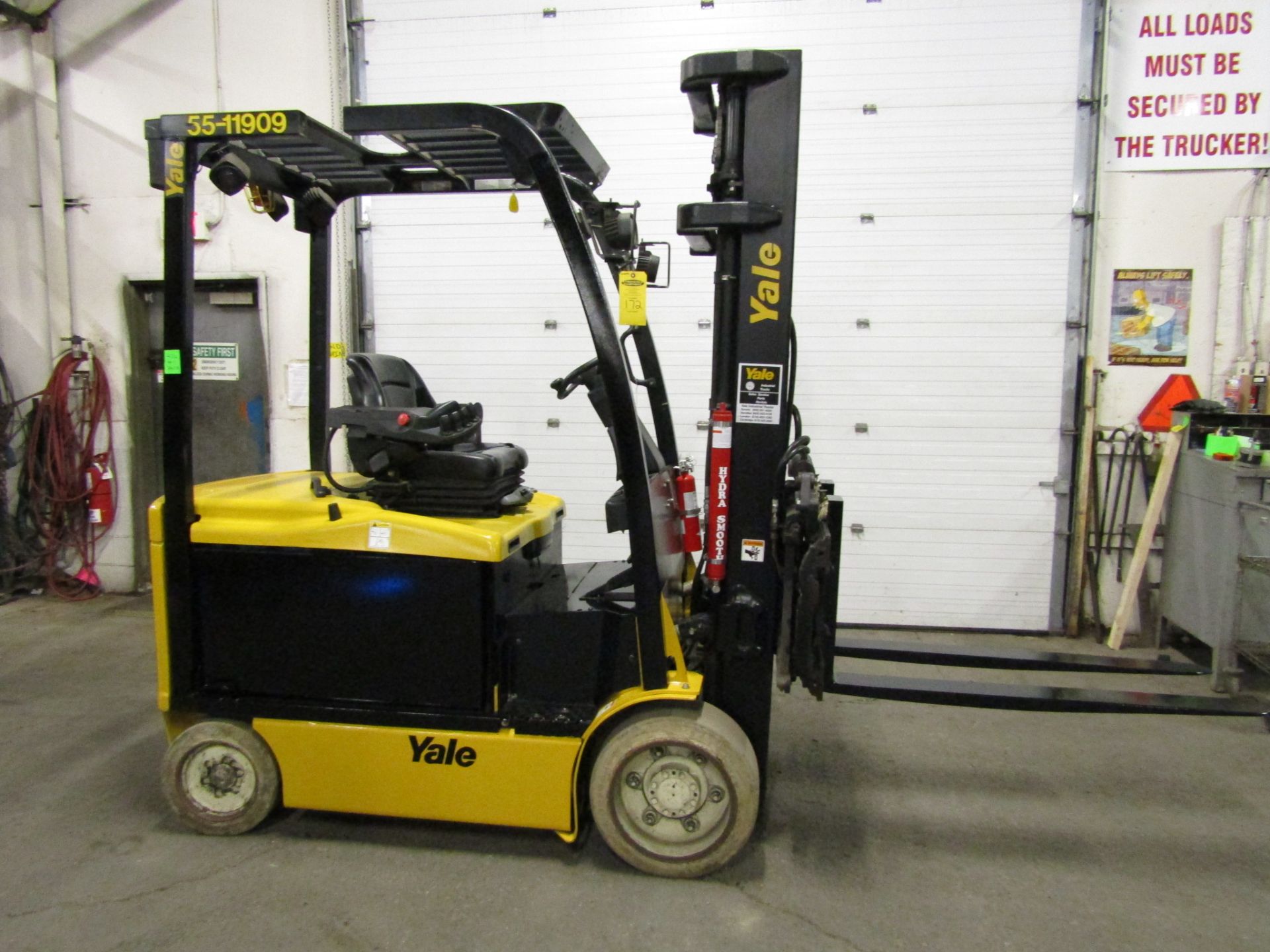 2011 Yale 7000lbs Capacity Forklift with 3-stage mast and sideshift & fork positioner 54" forks -