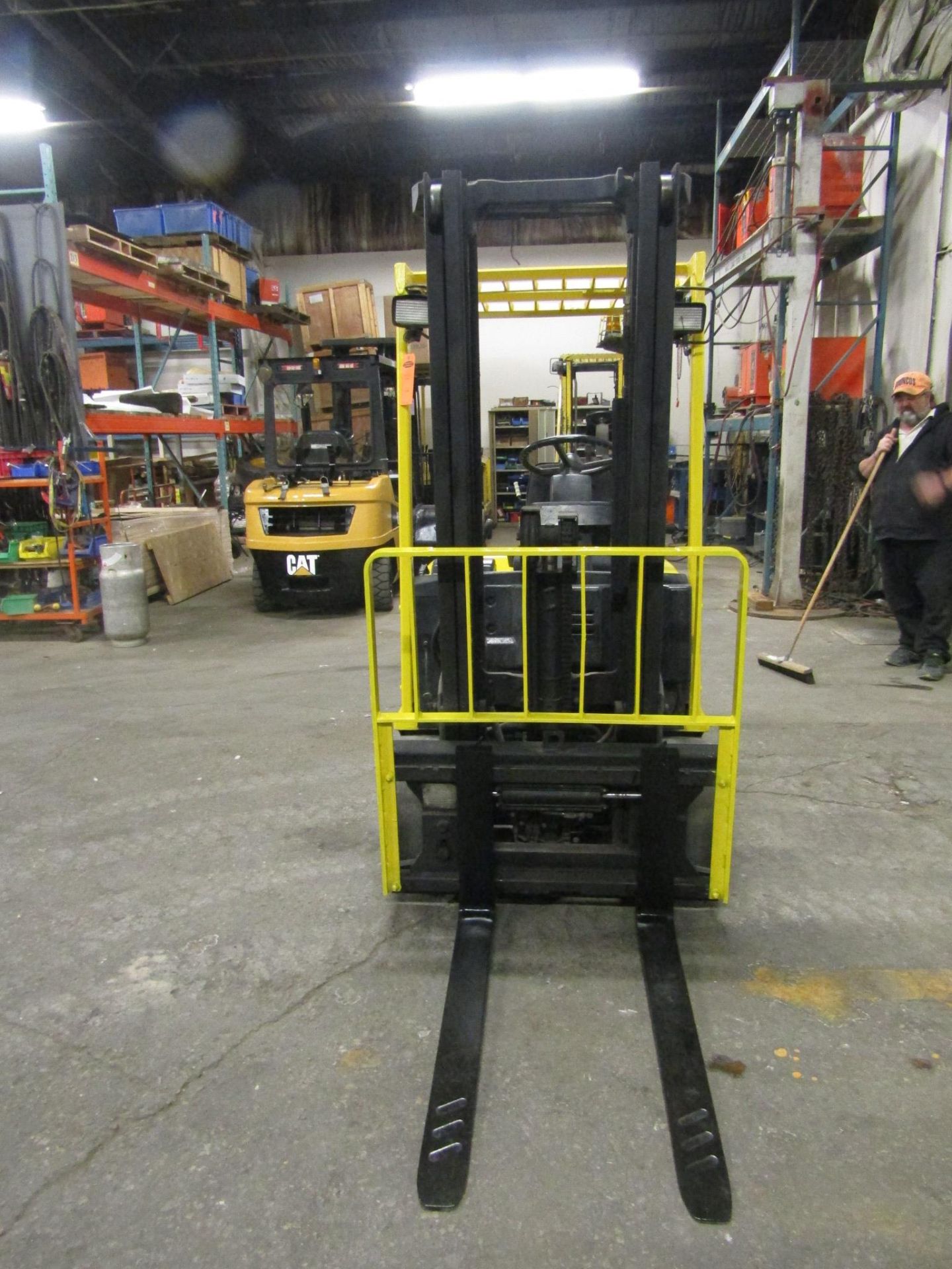 Hyster 3000lbs Electric Forklift with sideshift 3-wheel unit - Image 2 of 3