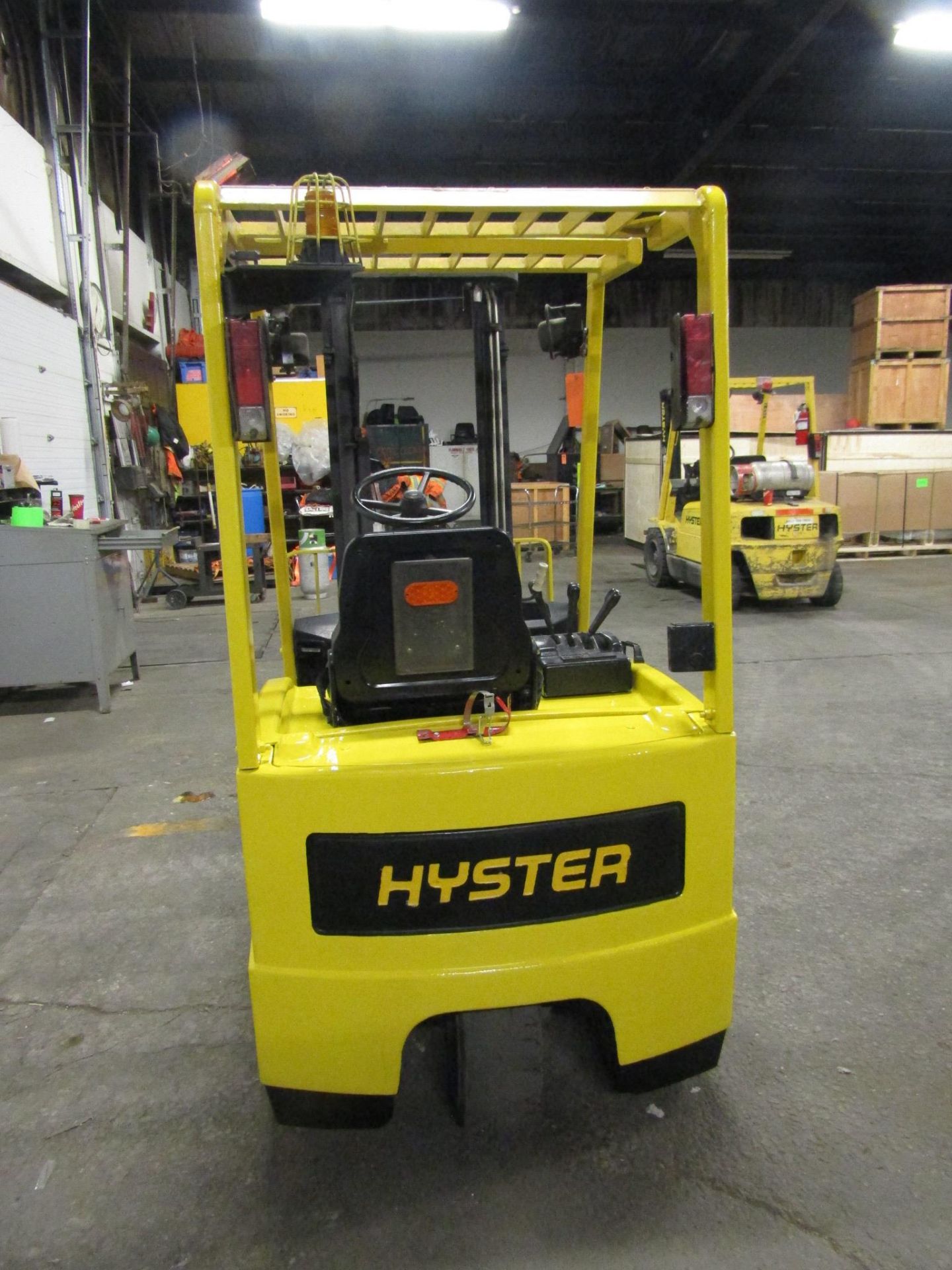 Hyster 3000lbs Electric Forklift with sideshift 3-wheel unit - Image 3 of 3