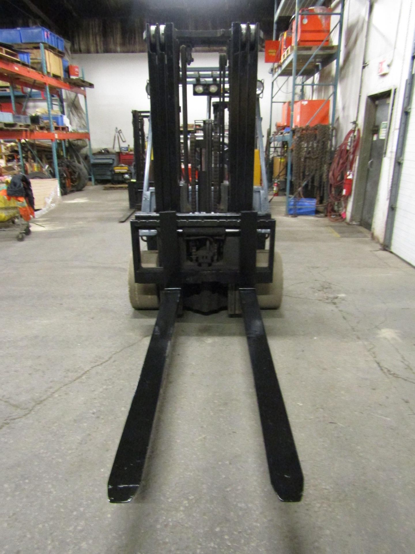 Toyota 8000lbs Capacity Forklift with 3-stage mast and sideshift with 6 FOOT forks - LPG (propane) - Image 2 of 2