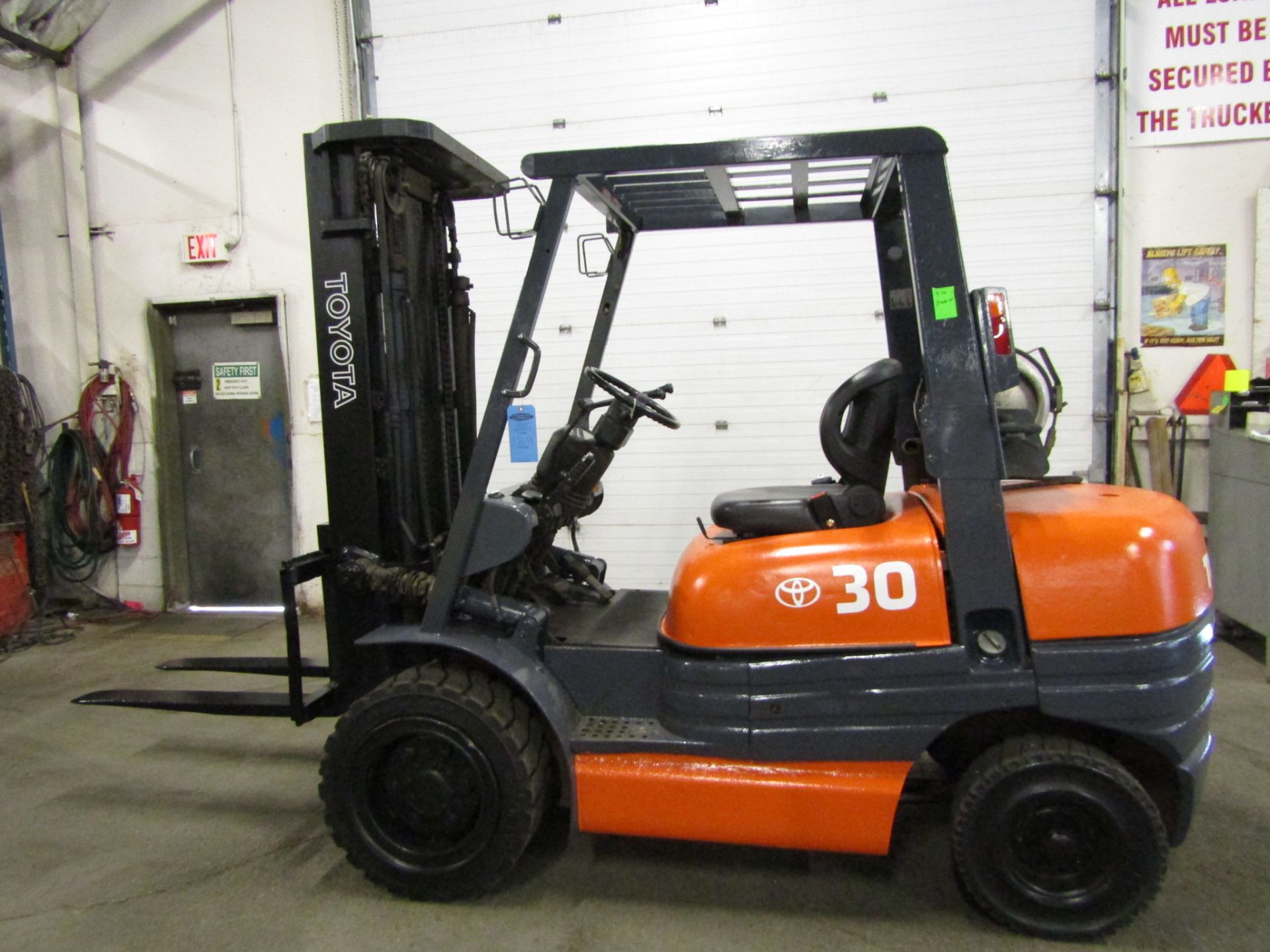 Toyota OUTDOOR 6000lbs Capacity Forklift with 3-stage mast LPG (propane)