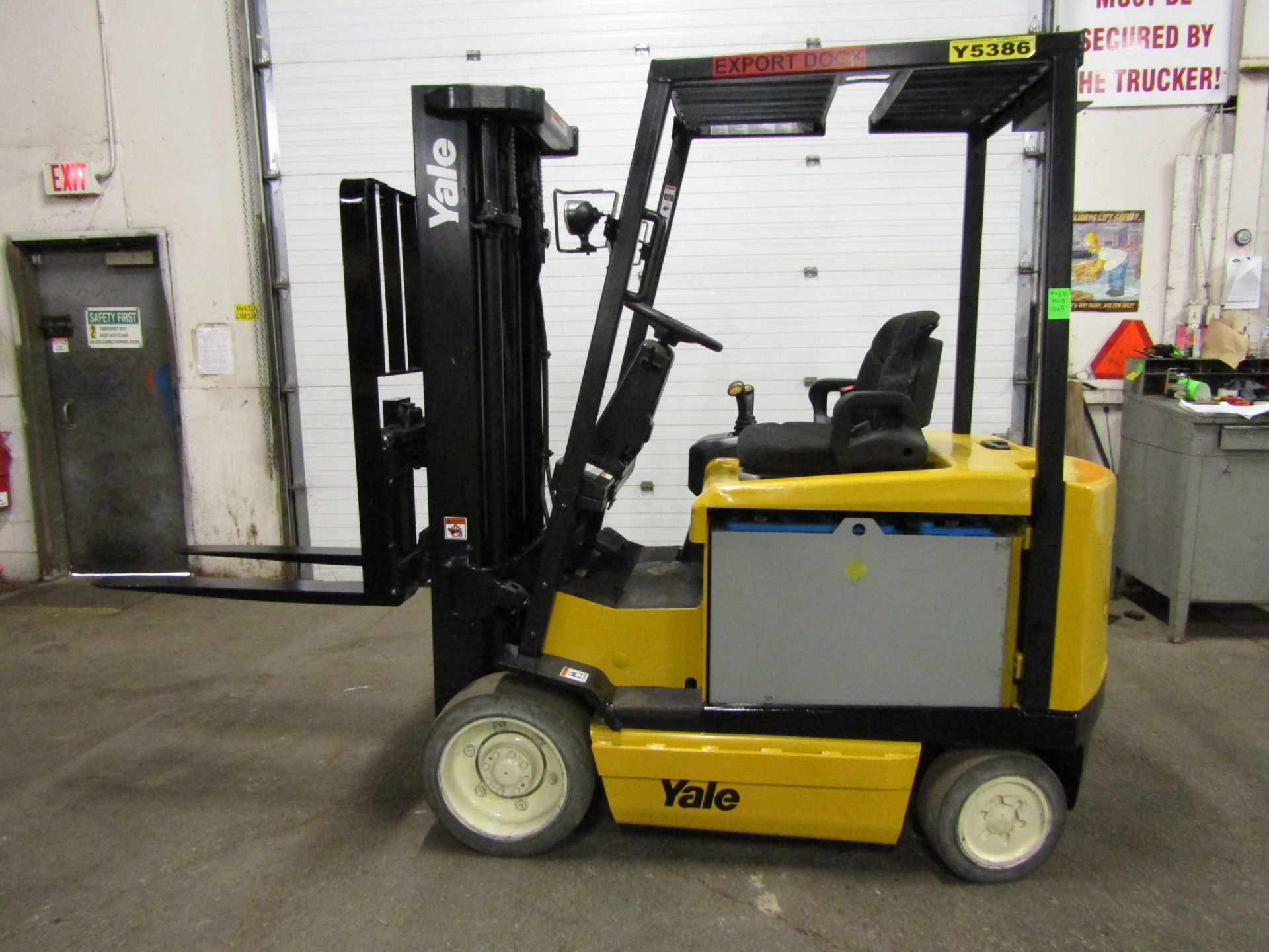 2006 Yale 6000lbs Capacity Electric Forklift with sideshift and 3-stage mast