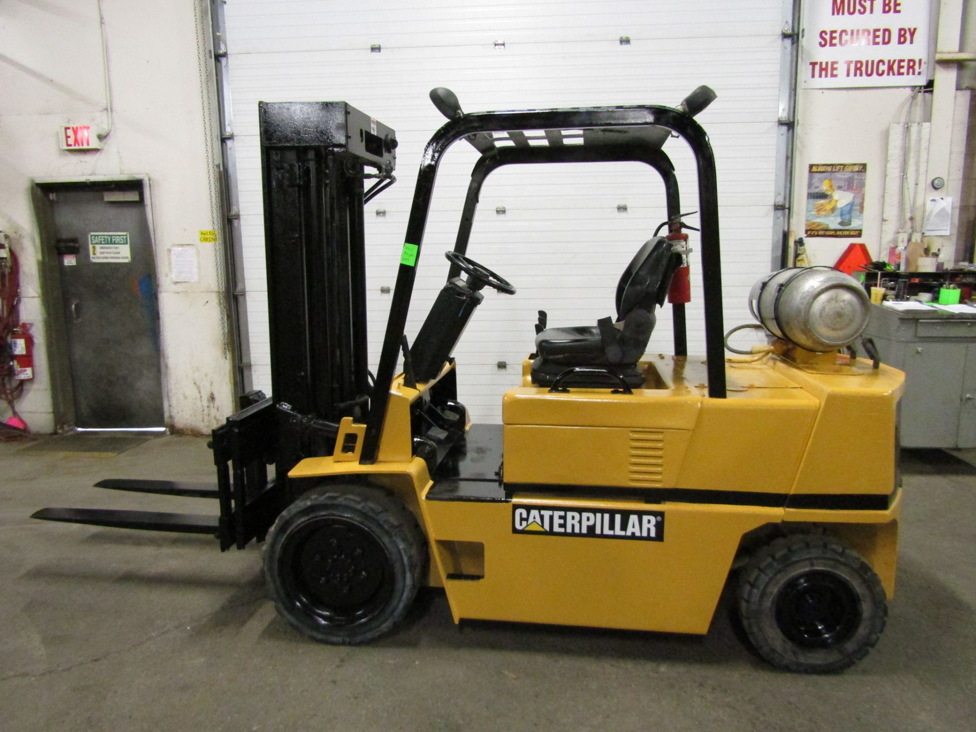 CAT 6000lbs Capacity OUTDOOR Forklift with 3-stage mast and sideshift - LPG (propane) (no propane