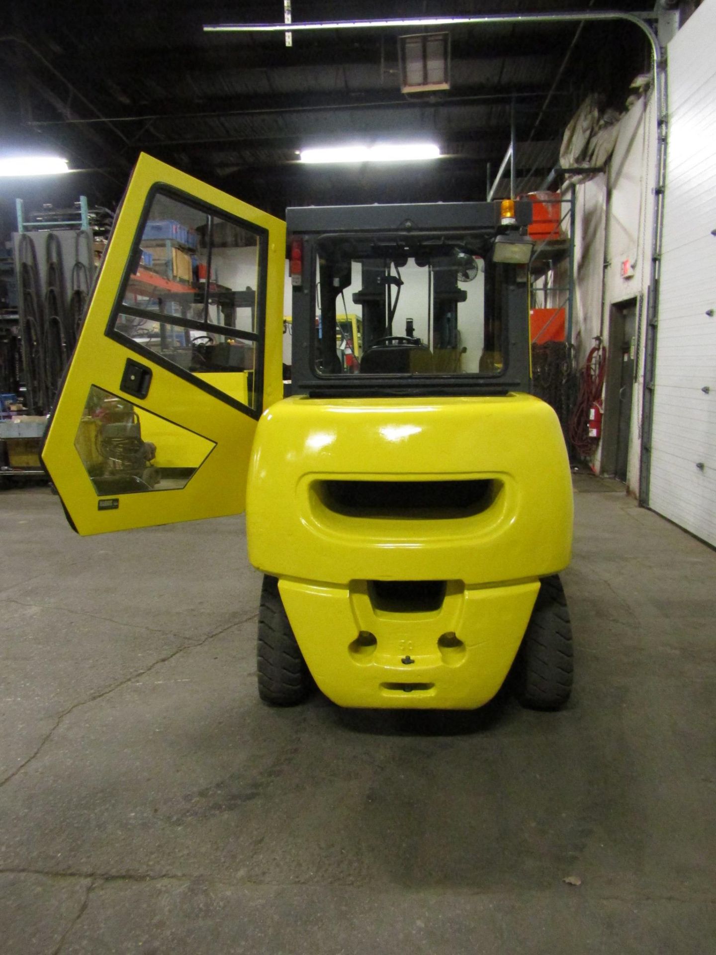 Komatsu 10000lbs Capacity OUTDOOR Forklift with 3-stage mast and sideshift & Dual Front tires with - Image 3 of 3