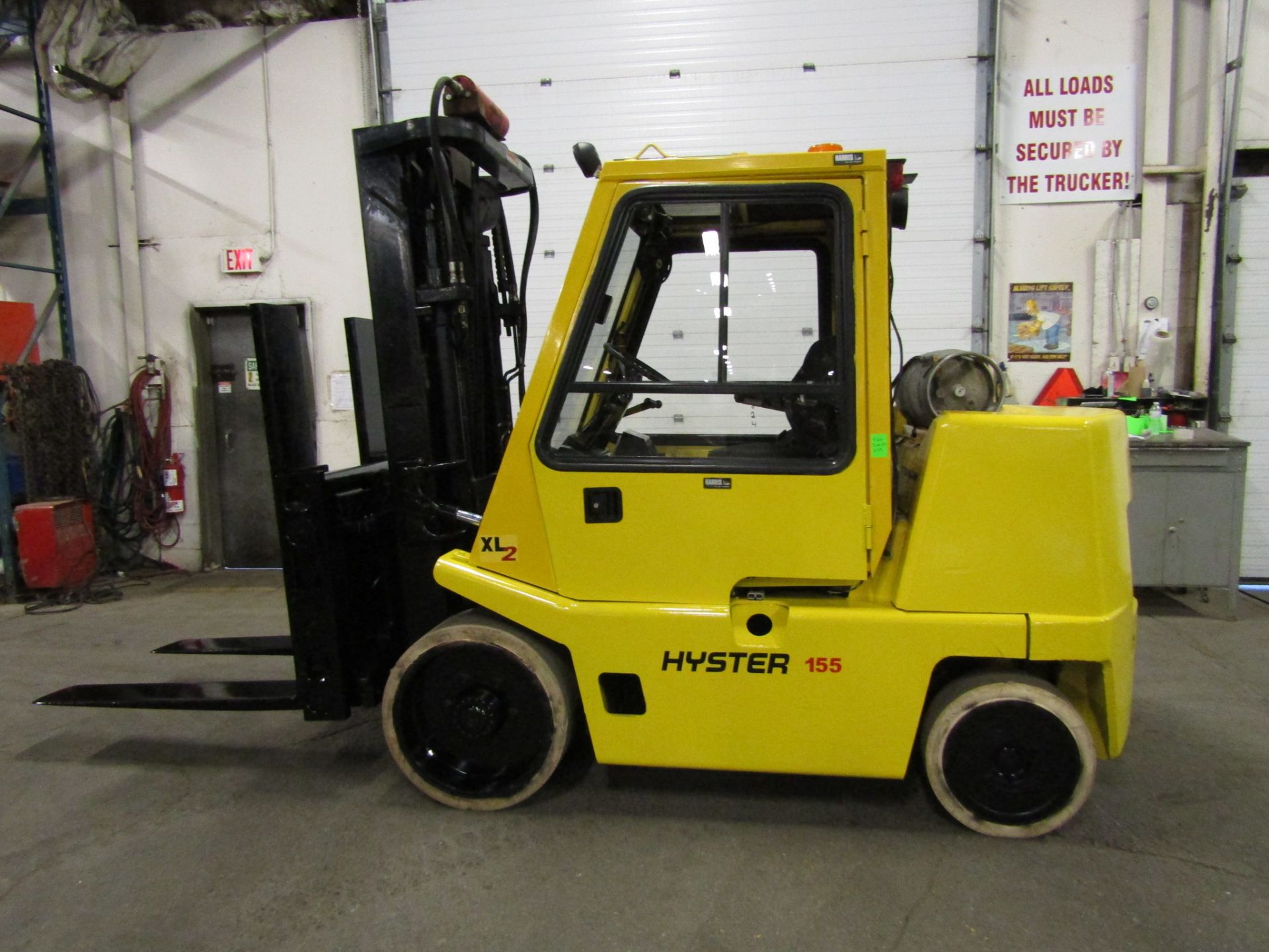 Hyster 15500lbs Capacity Forklift HEATED CAB with 3-stage mast and sideshift - LPG (propane)