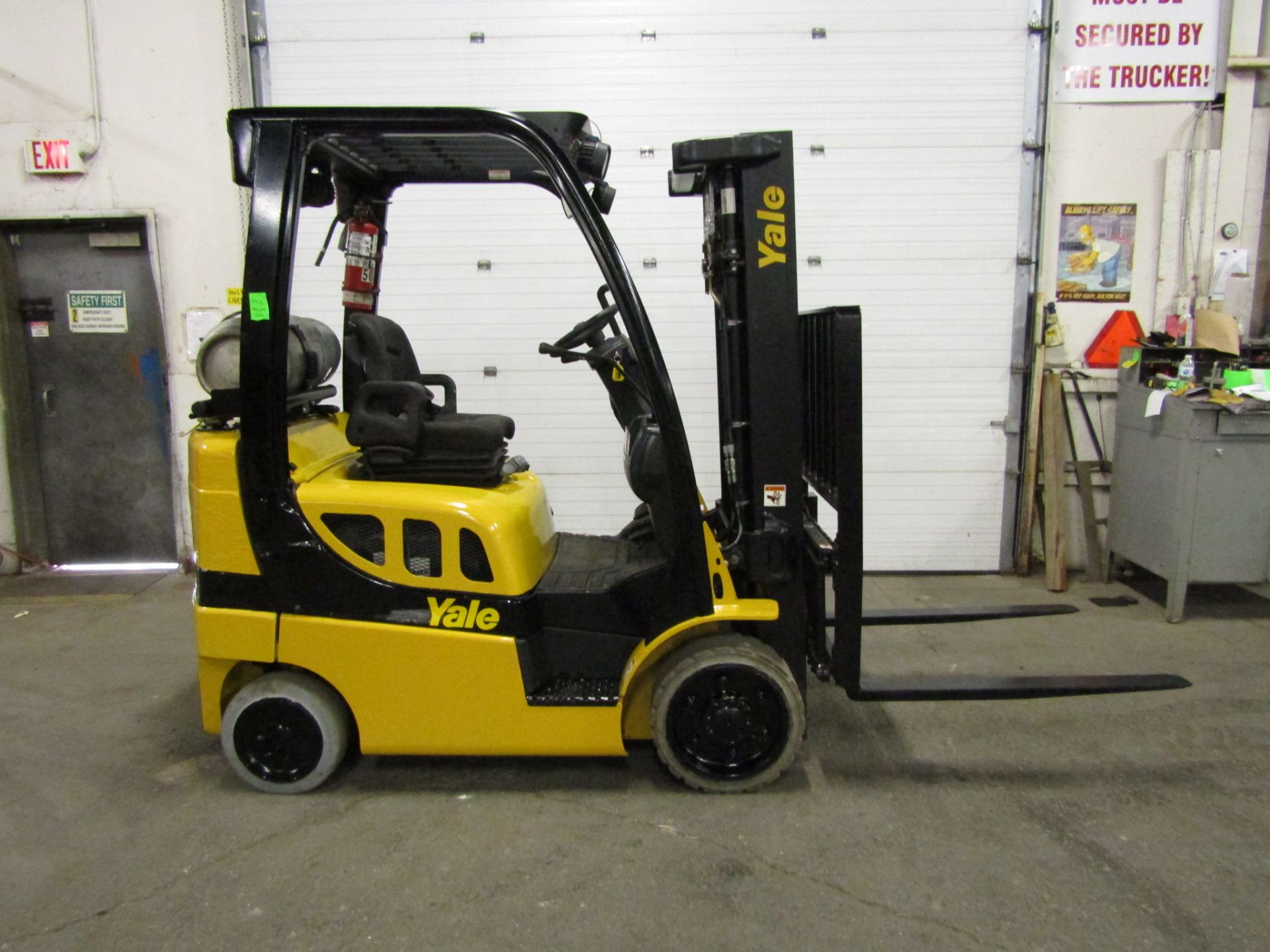 2013 Yale 5000lbs Capacity Forklift with 3-stage mast and sideshift - LPG (propane) (no propane tank