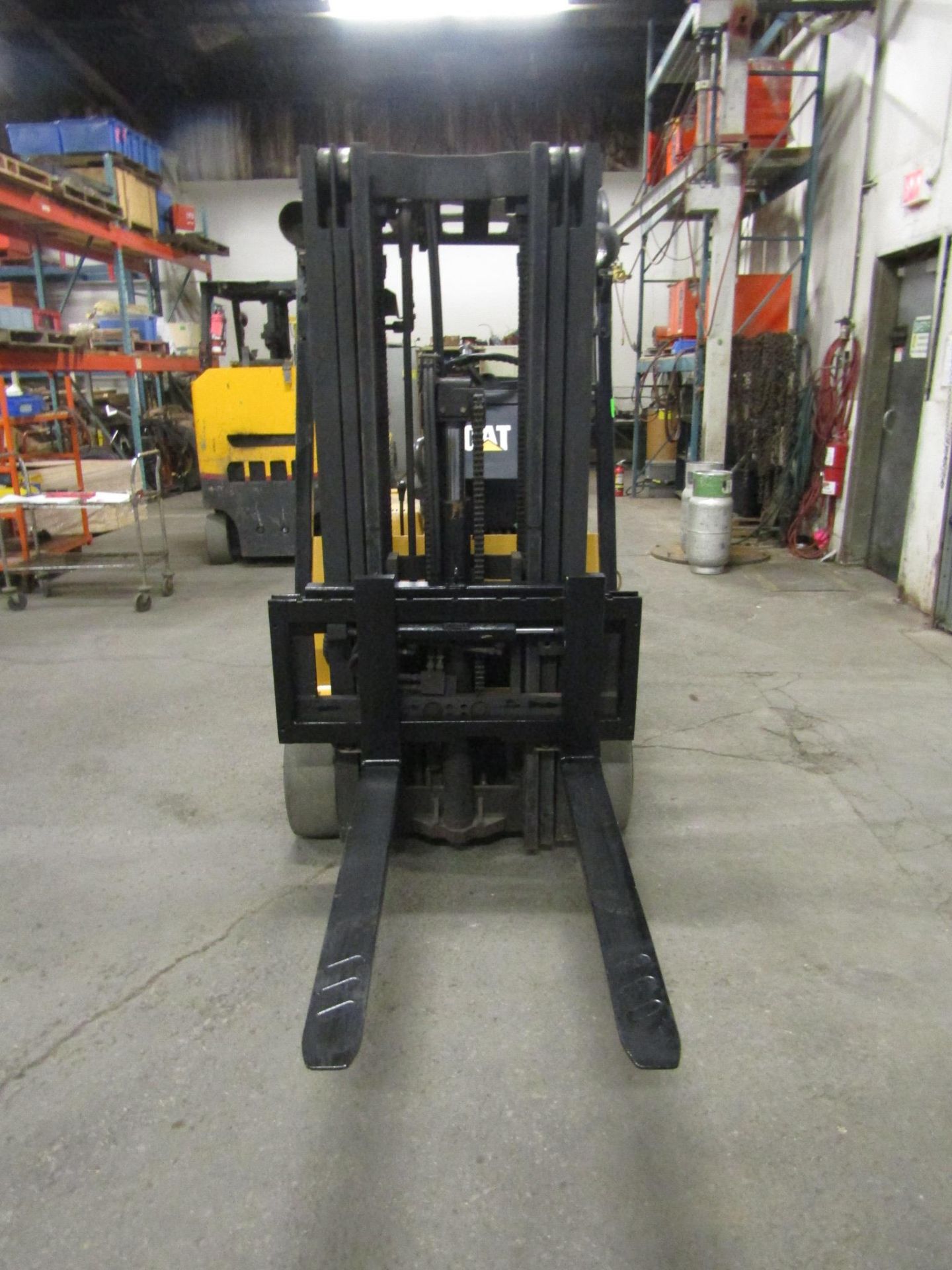 CAT 4000lbs Capacity 3-wheel Electric Forklift with sideshift and 3-stage mast - Image 3 of 3