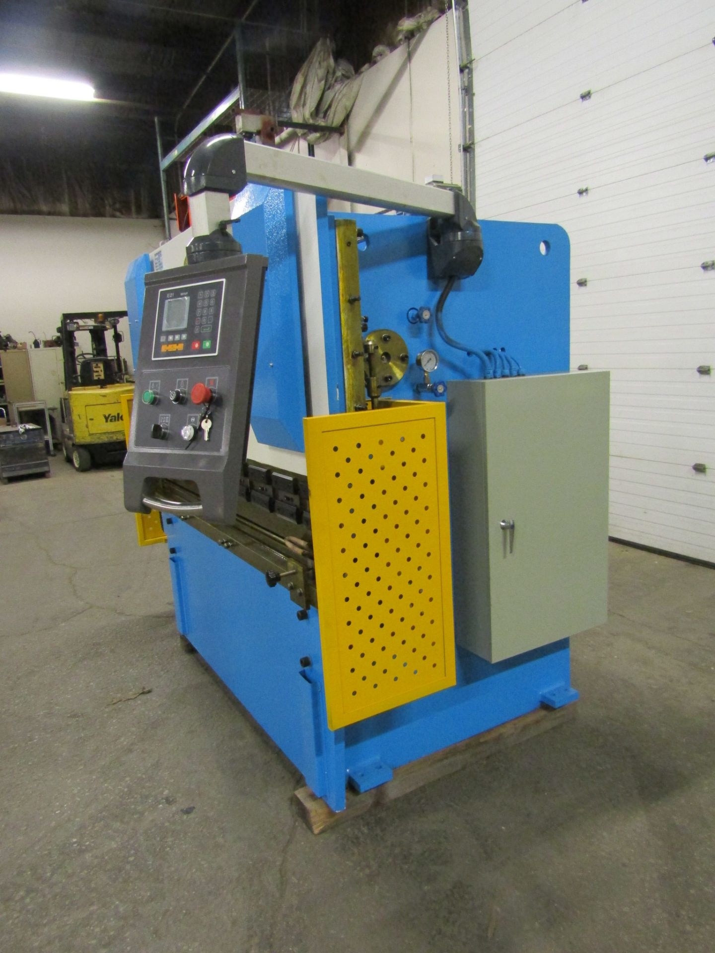 Bernardo Hydraulic Press Brake 40 ton capacity 80" bed - 460/575V 3 phase with CNC back gauge and - Image 3 of 5