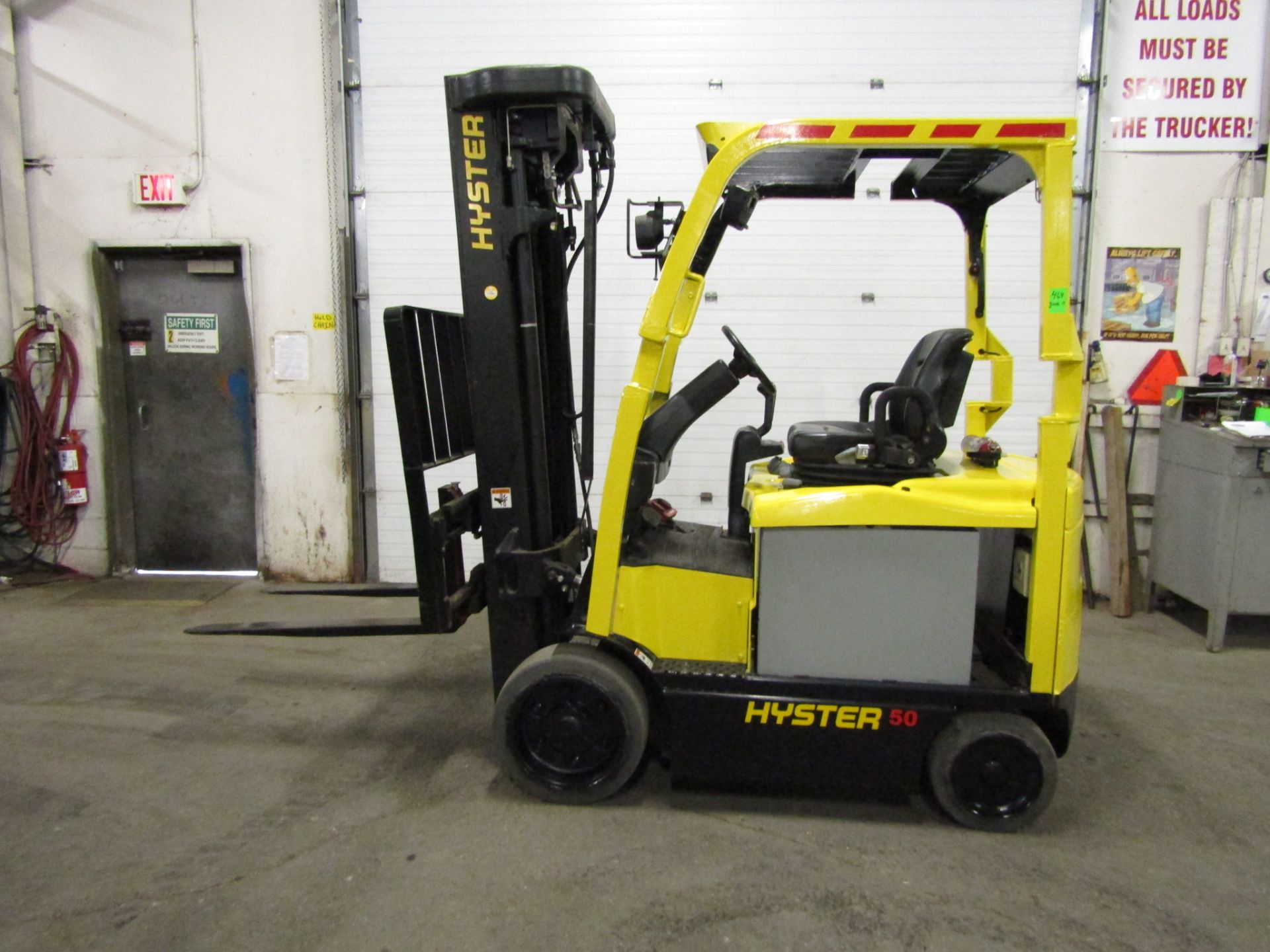 2011 Hyster 5000lbs Capacity Electric Forklift with sideshift & 4-stage mast