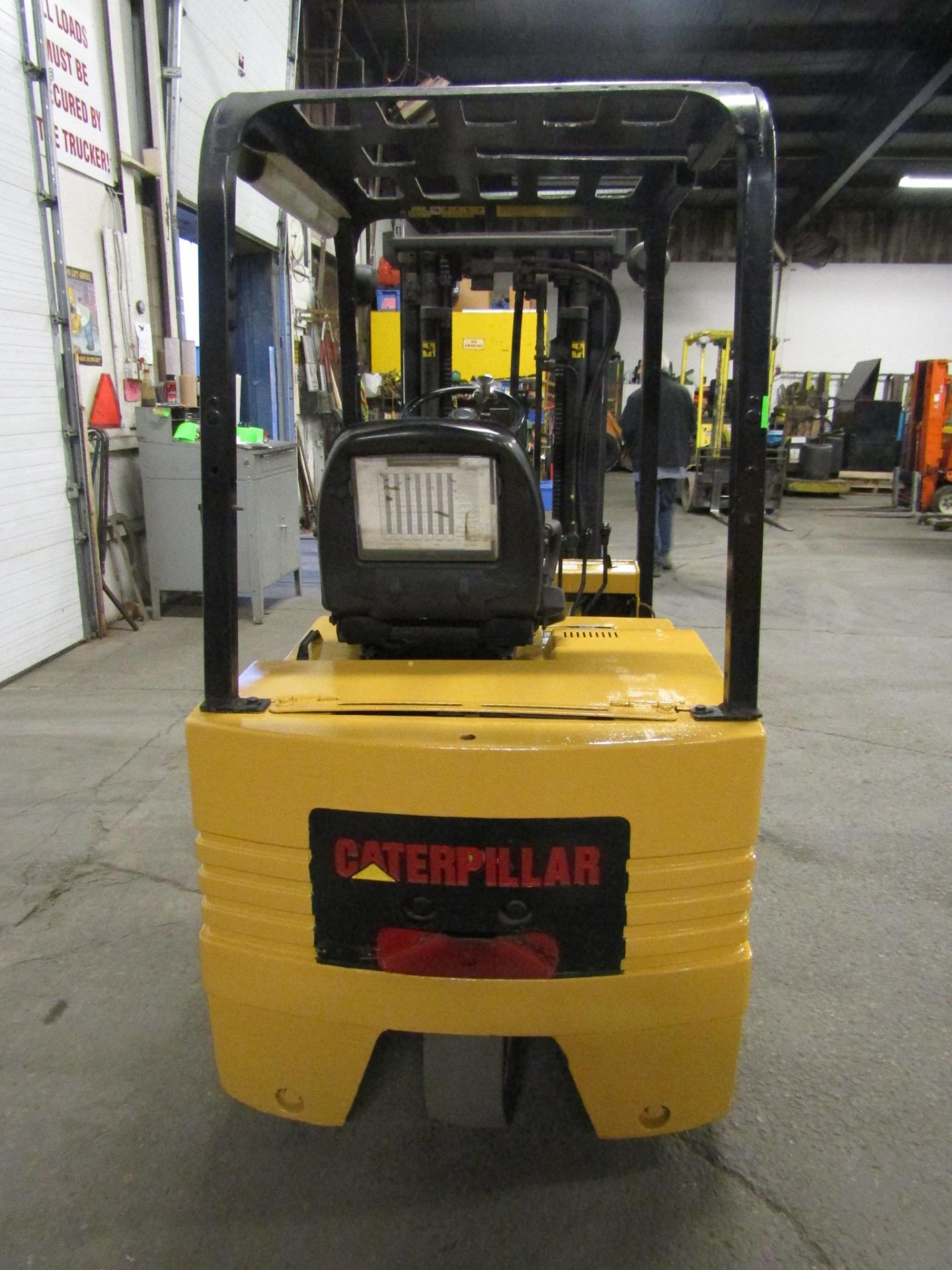 CAT 4000lbs Capacity 3-wheel Electric Forklift with sideshift and 3-stage mast - Image 2 of 3