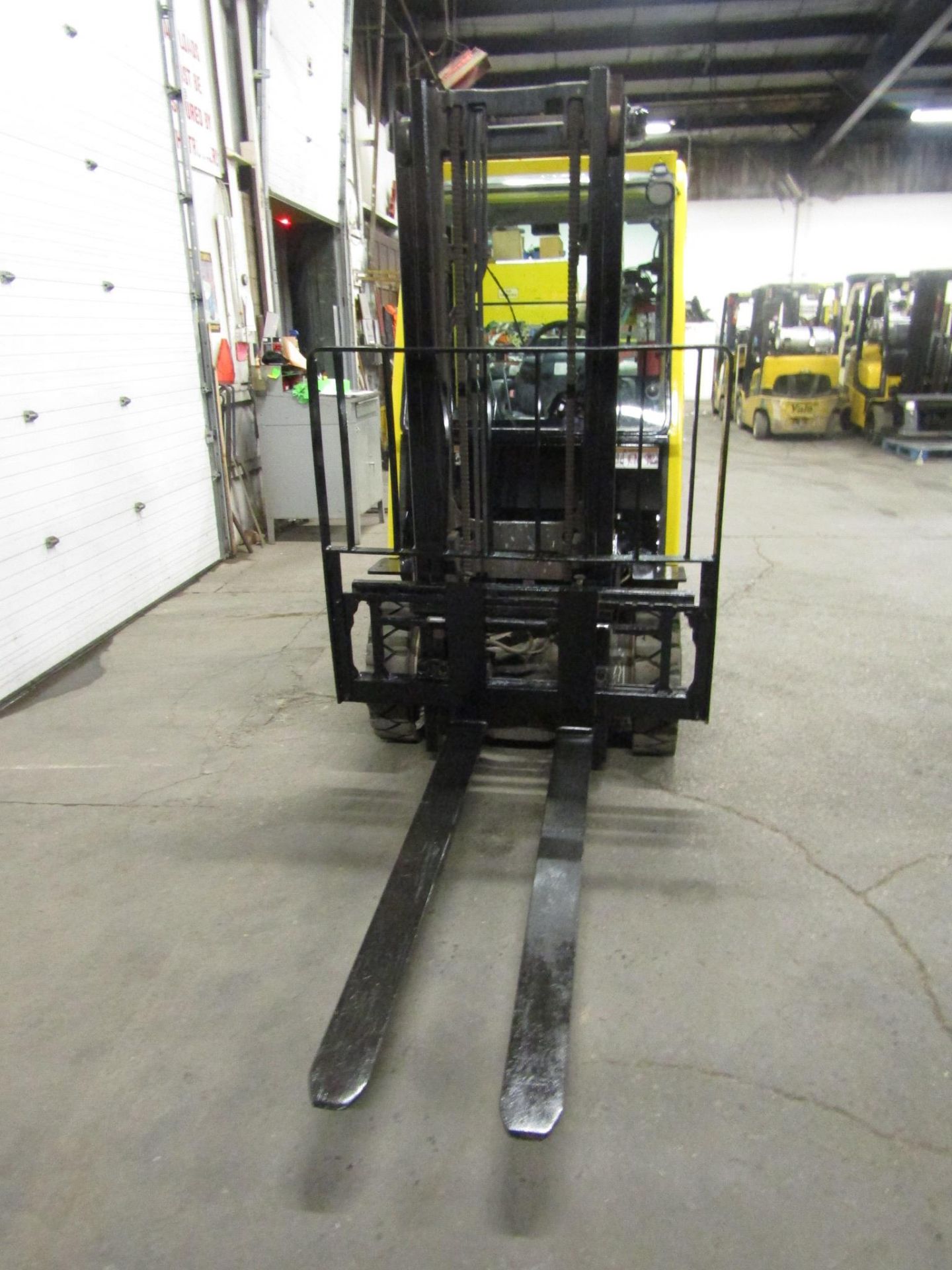 2011 Hyster 5000lbs Capacity OUTDOOR Forklift with Enclosed CAB with sideshift - LPG (propane) - Image 2 of 2