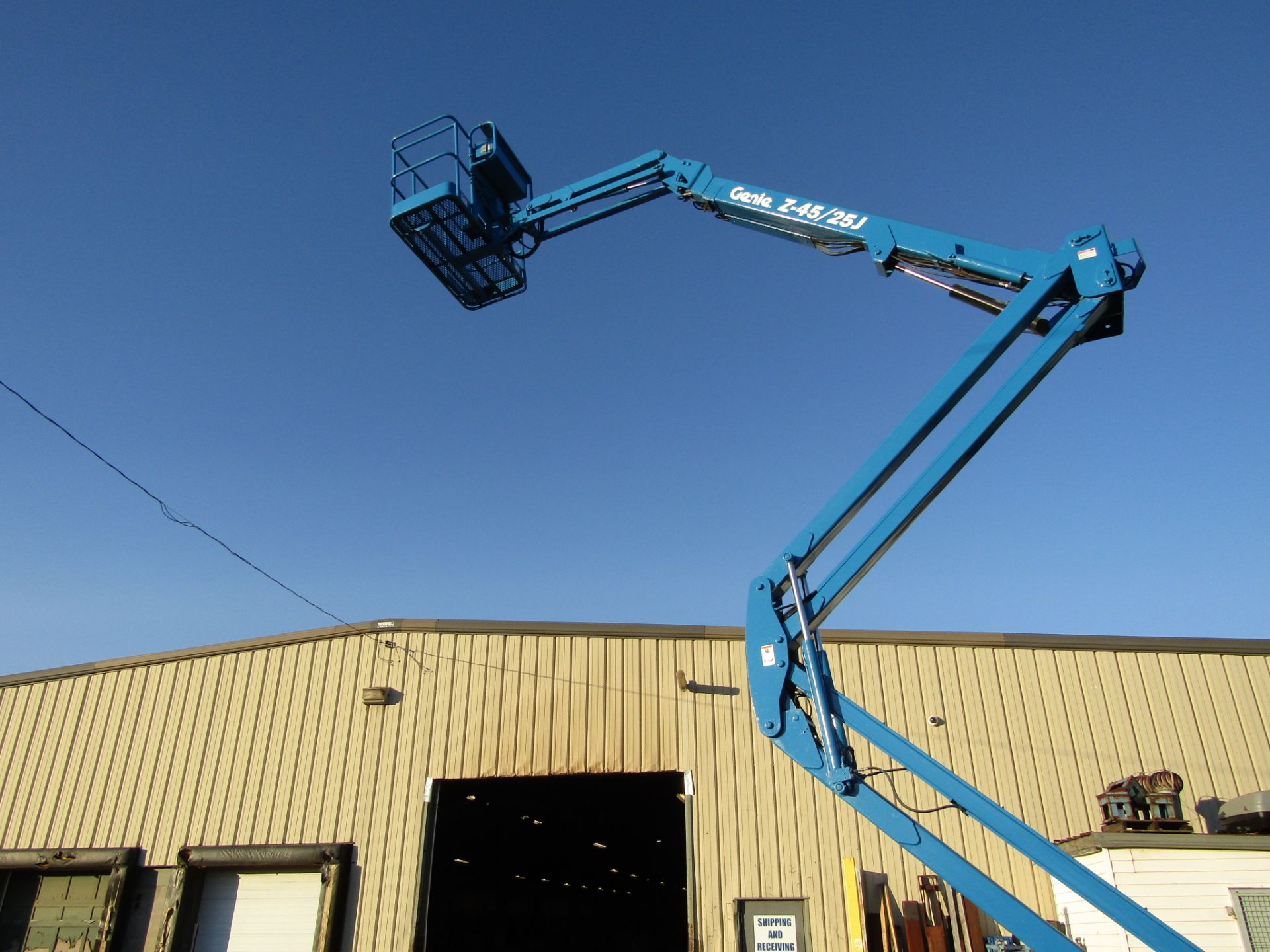 MINT Genie Zoom Boom Articulating Lift model Z-45/25J 45' height Electric LOW HOURS with non-marking - Image 3 of 4