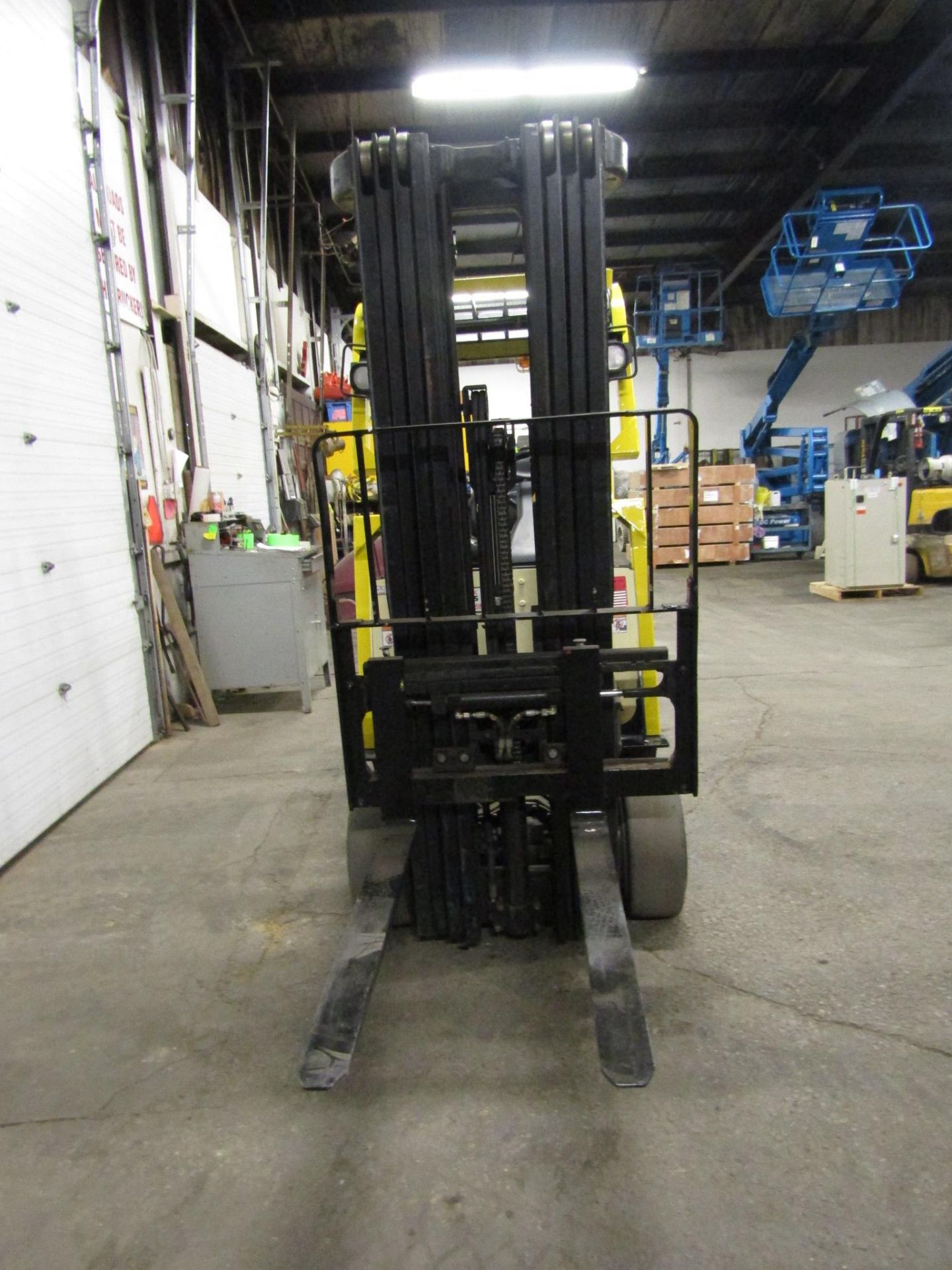 2011 Hyster 5000lbs Capacity Electric Forklift with sideshift & 4-stage mast - Image 2 of 2