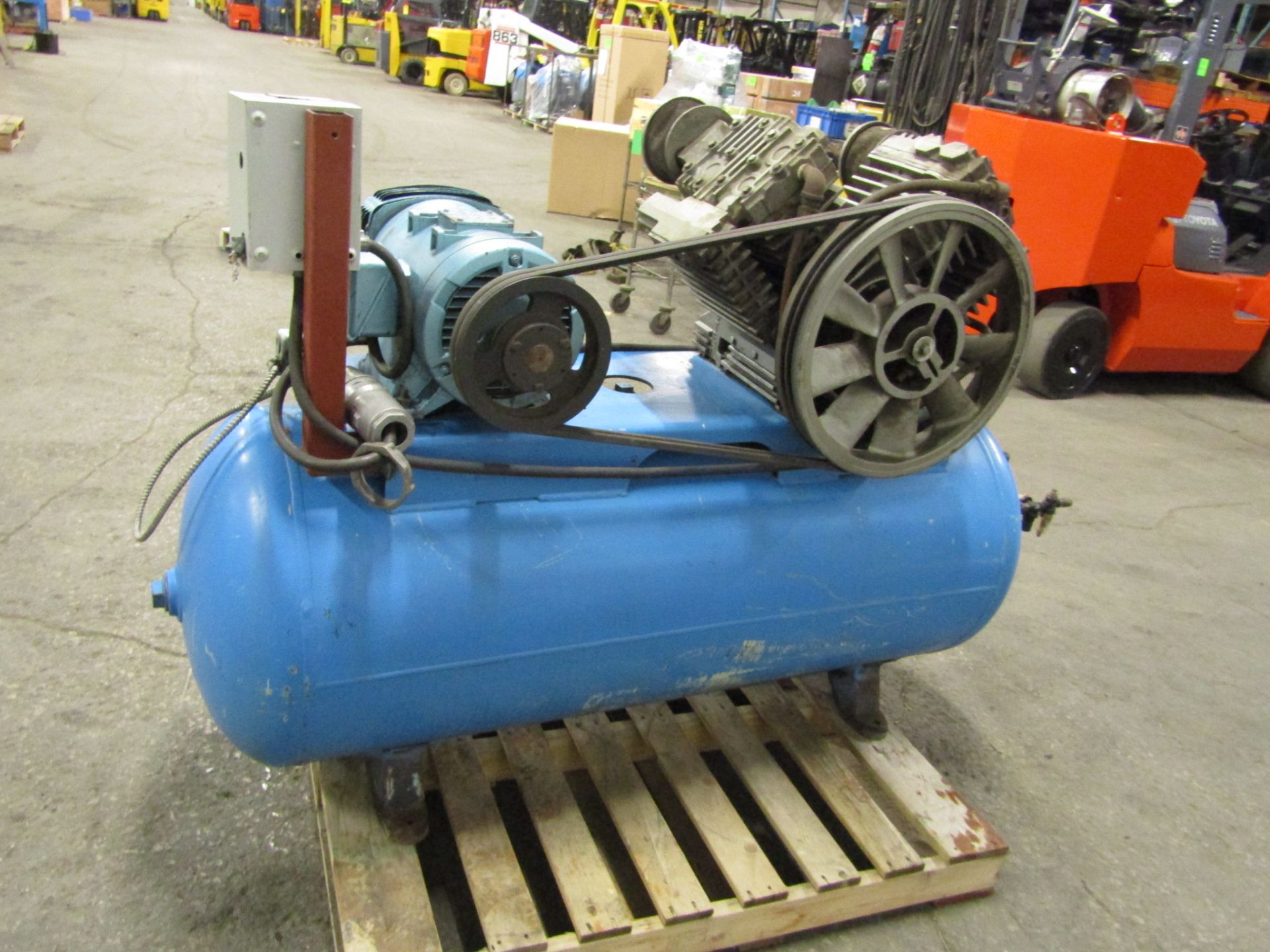 Merlin Air Compressor 15HP with 200 gallon tank - Image 2 of 2