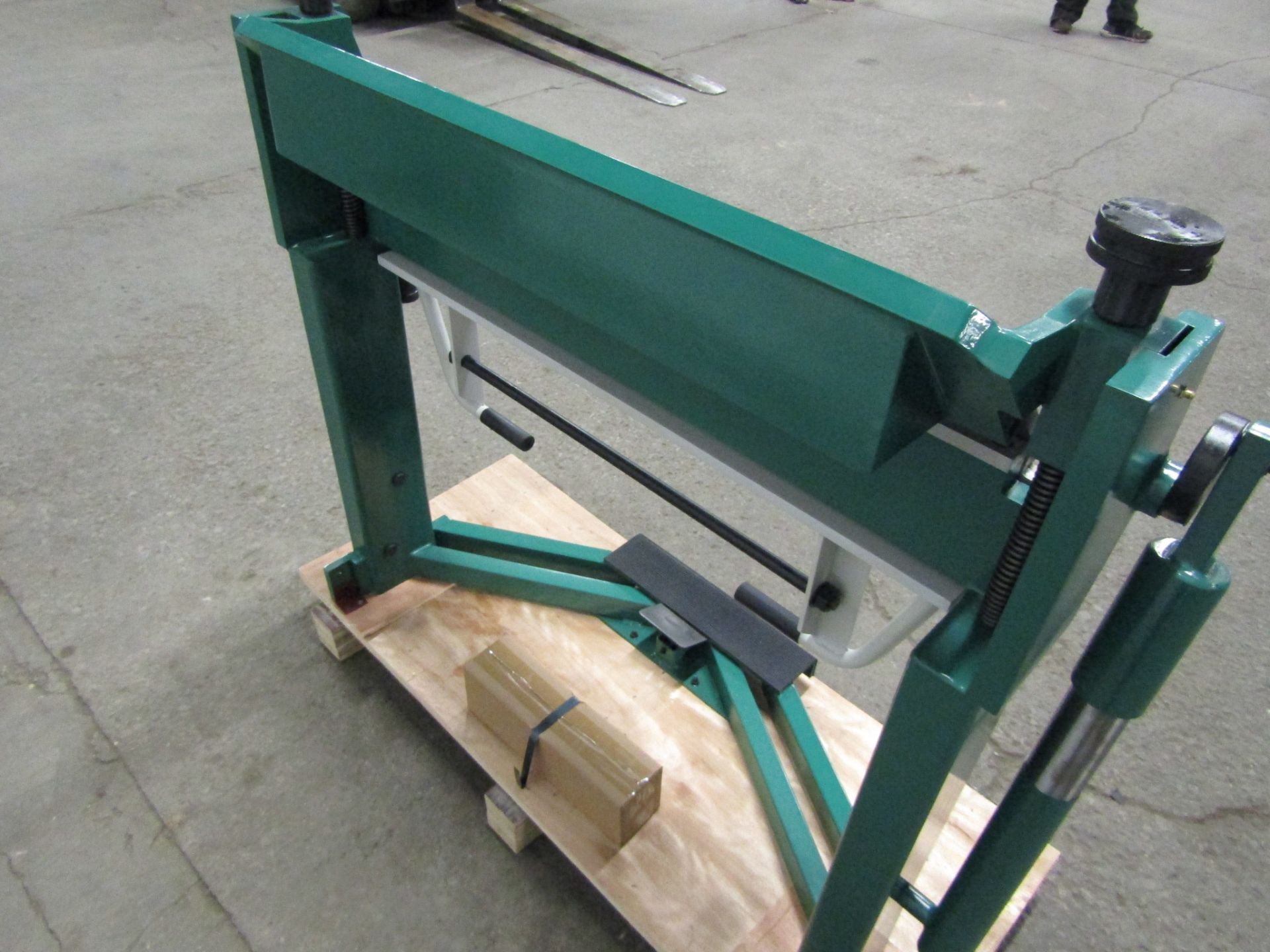 Bernardo Box & Pan / Hand Brake - 40" capacity working width & 2.5mm capacity plate thickness MINT - Image 2 of 2