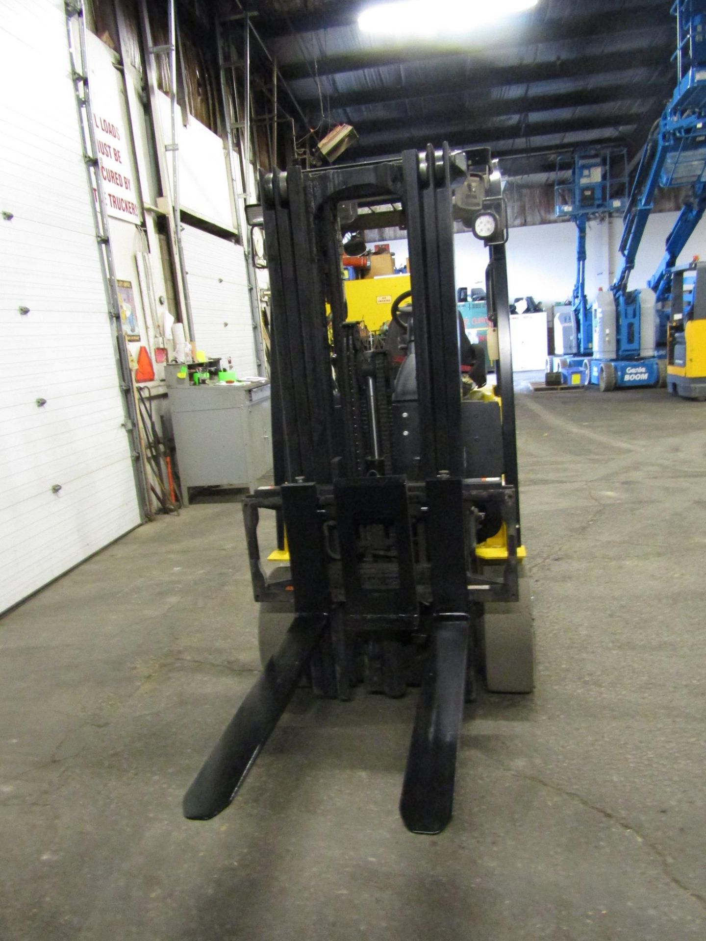 2012 Yale 5000lbs Capacity Electric Forklift with sideshift & 3-stage mast - Image 2 of 2