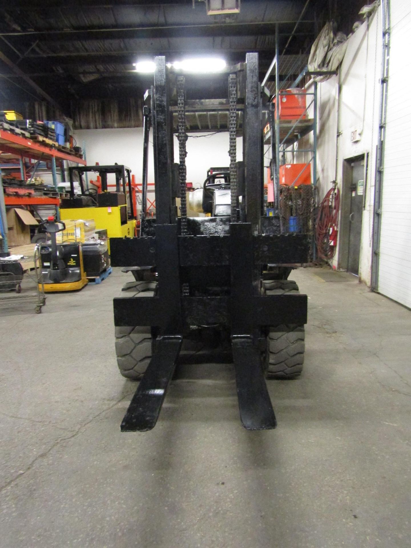 Yale 10000lbs Capacity Forklift LPG (propane) (no tank included) - Image 2 of 2