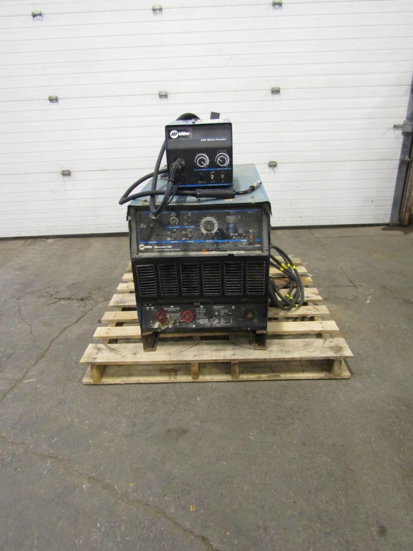 Miller Dimension 452 Mig Welder with 4-wheel MINT Wire Feeder and mig gun - 230/460/575V 3 phase 450