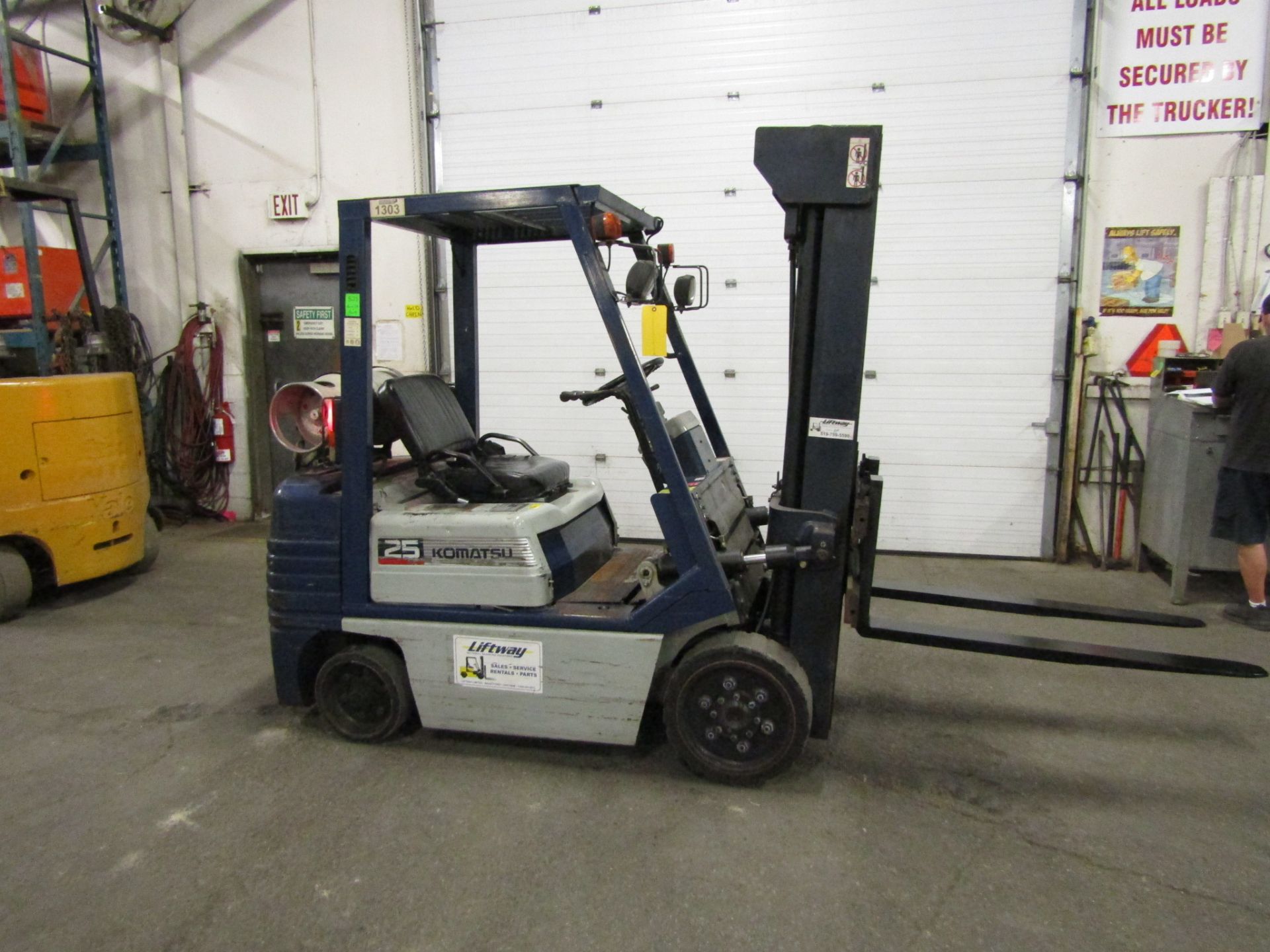 Komatsu 5000lbs Capacity Forklift with 3-stage mast - LPG (propane) (no propane tank included)