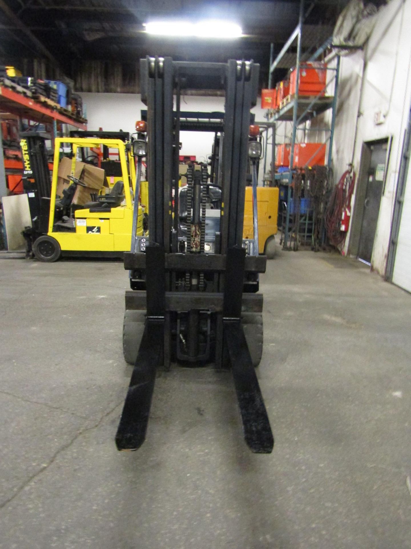 Komatsu 5000lbs Capacity Forklift with 3-stage mast - LPG (propane) (no propane tank included) - Image 2 of 2