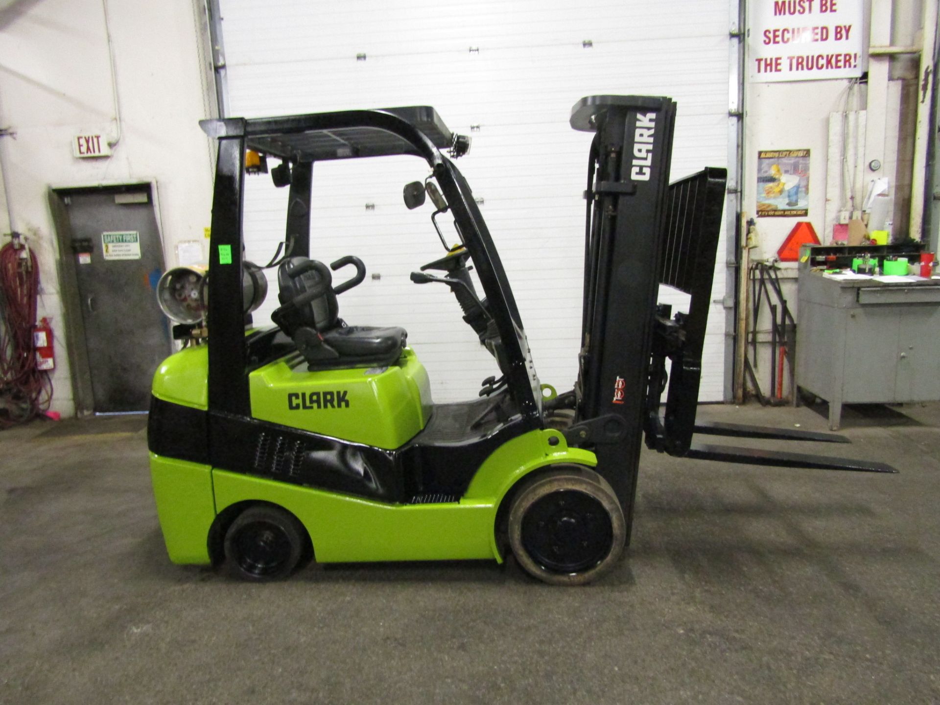 2014 Clark 6000lbs Capacity Forklift with 3-stage mast and sideshift - LPG (propane) AMAZING LOW