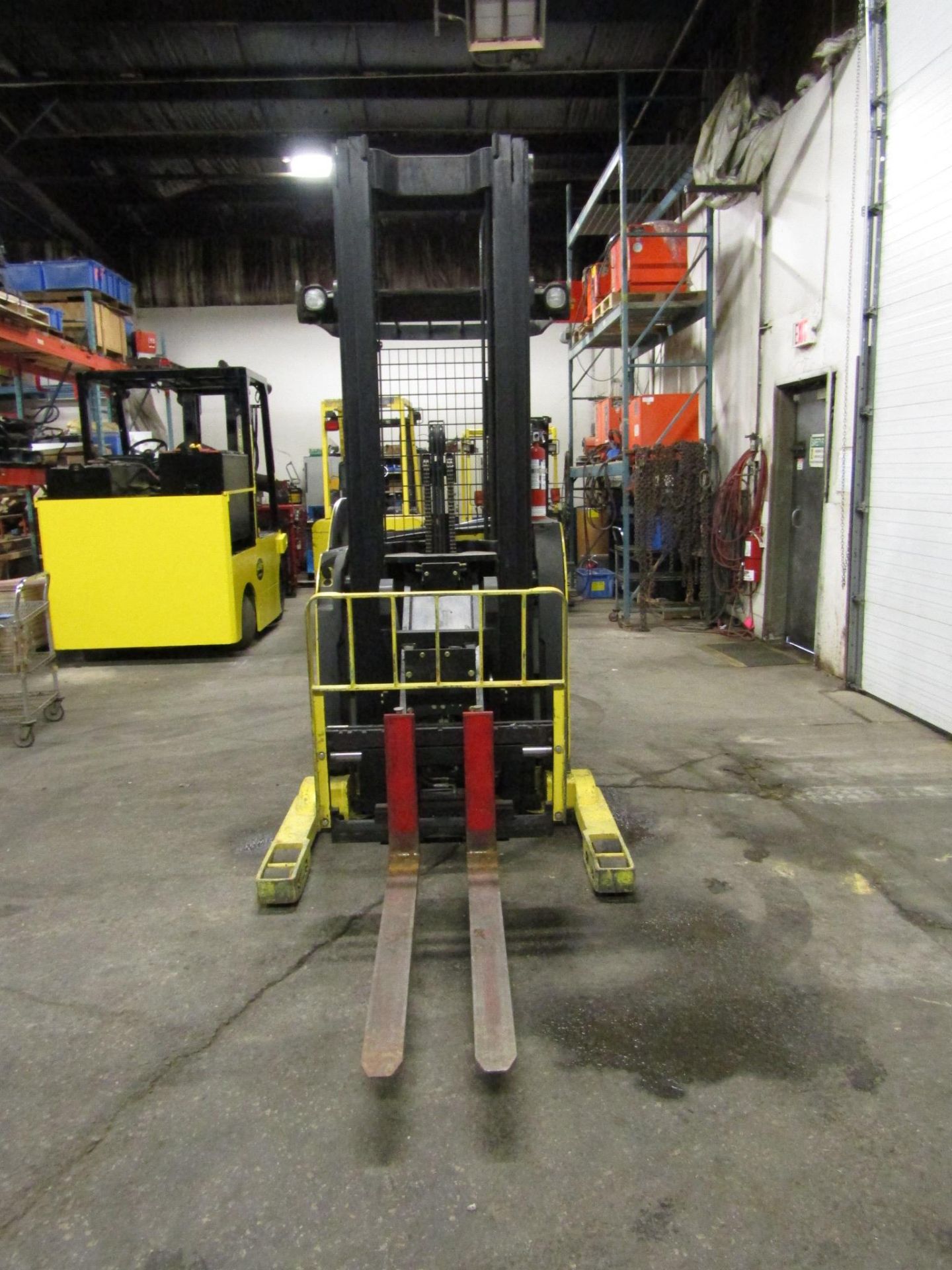 2007 Hyster Reach Truck Pallet Lifter 3000lbs capacity unit ELECTRIC with sideshift and 3-stage - Image 2 of 3