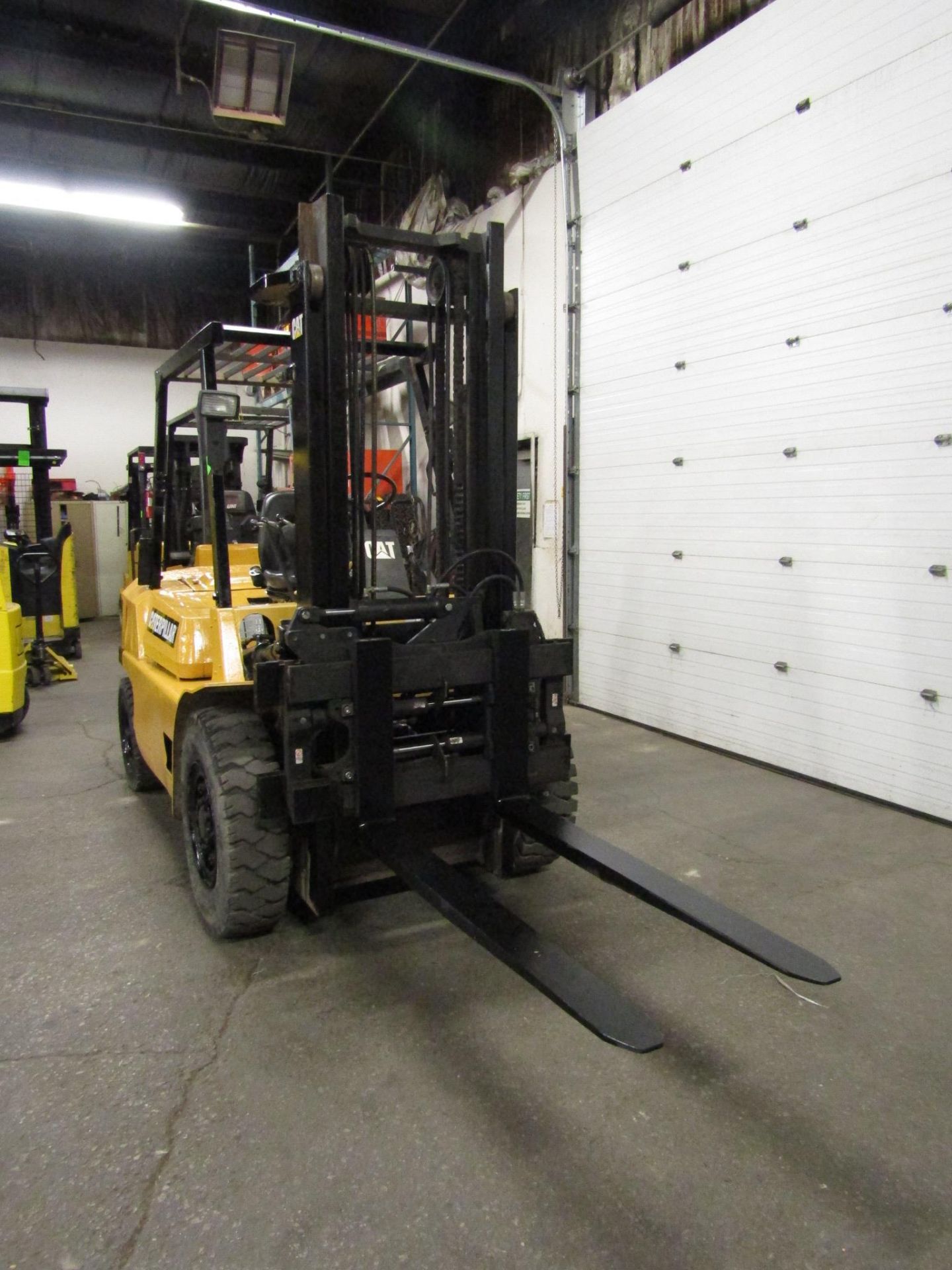 CAT 8000lbs Capacity OUTDOOR Forklift with 3-stage mast and sideshift - Diesel with LOW HOURS - Image 2 of 2